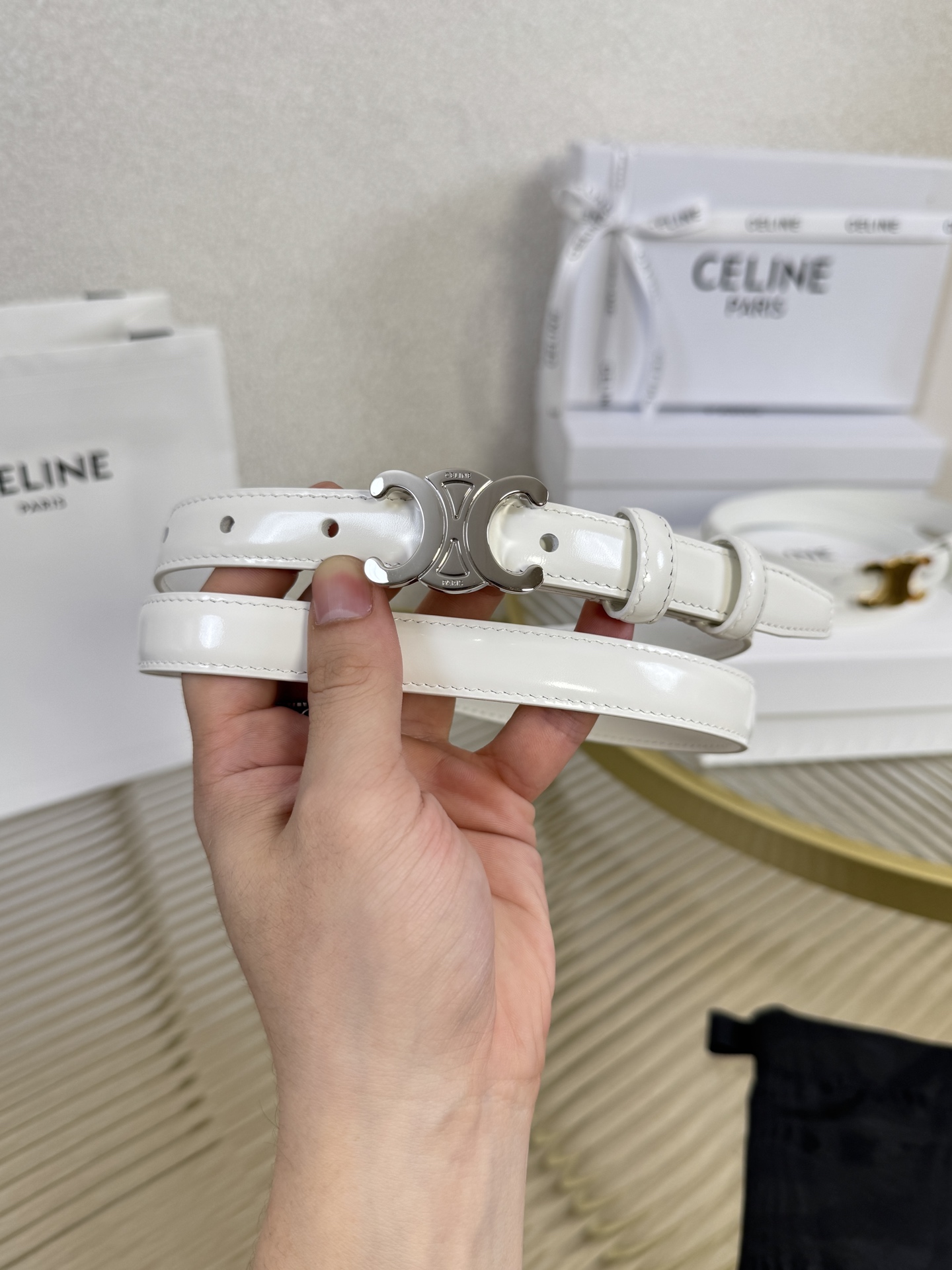 赛琳女装原单新款宽度:1.8cm精品凯旋门铜扣，正品复刻进口精选优质头层小牛皮，全粒面小牛皮，正版烫金l