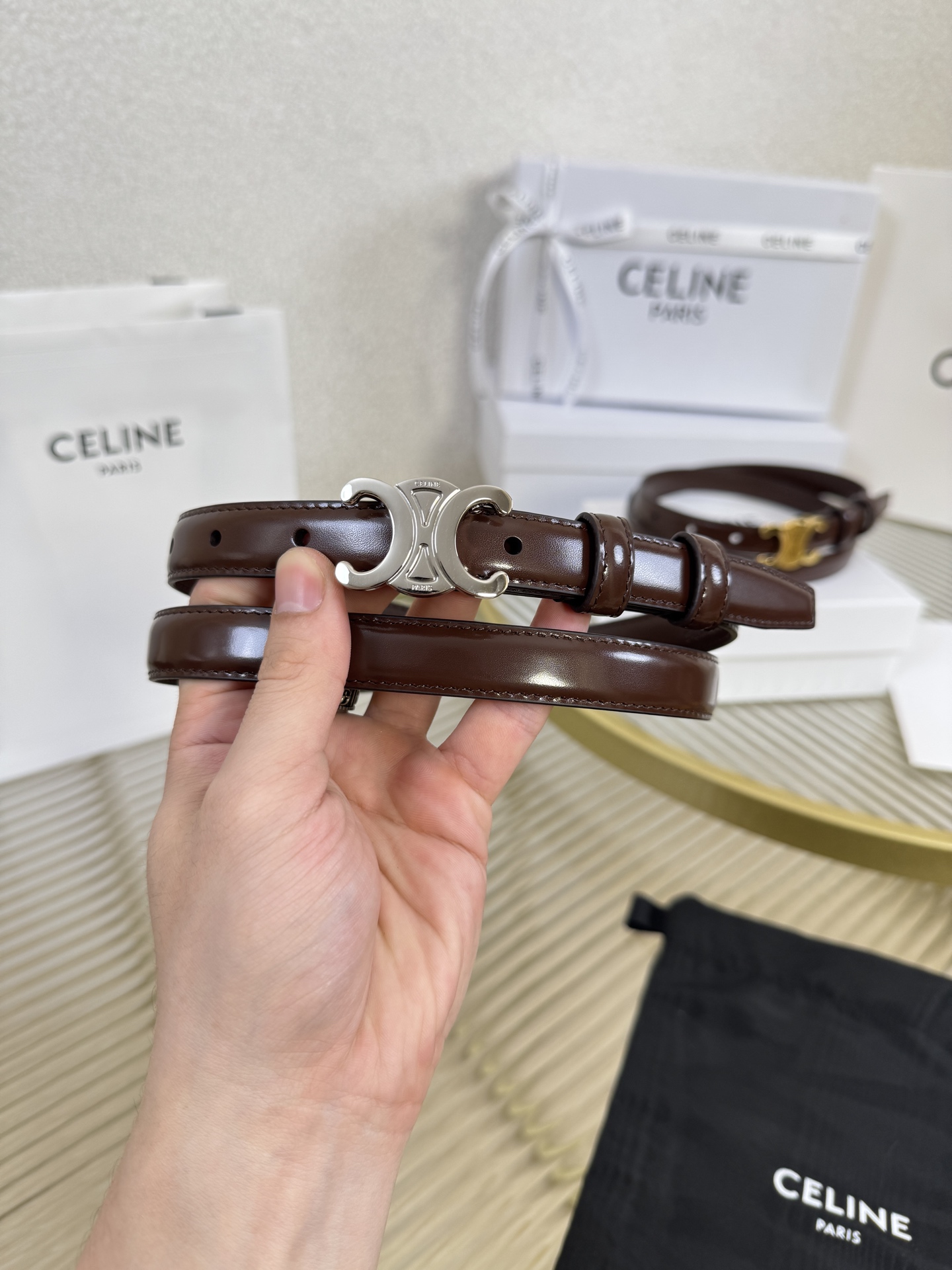 赛琳女装原单新款宽度:1.8cm精品凯旋门铜扣，正品复刻进口精选优质头层小牛皮，全粒面小牛皮，正版烫金l