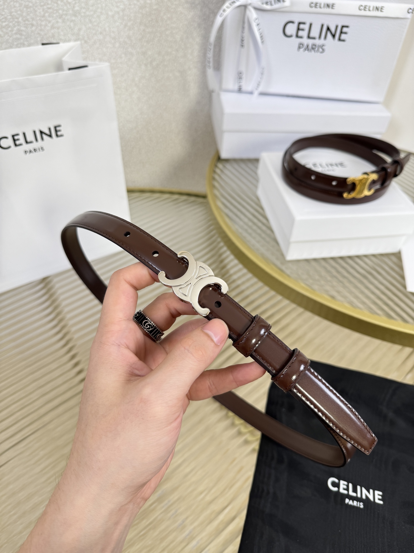 赛琳女装原单新款宽度:1.8cm精品凯旋门铜扣，正品复刻进口精选优质头层小牛皮，全粒面小牛皮，正版烫金l