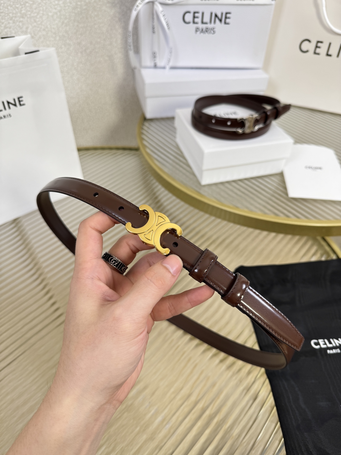 赛琳女装原单新款宽度:1.8cm精品凯旋门铜扣，正品复刻进口精选优质头层小牛皮，全粒面小牛皮，正版烫金l