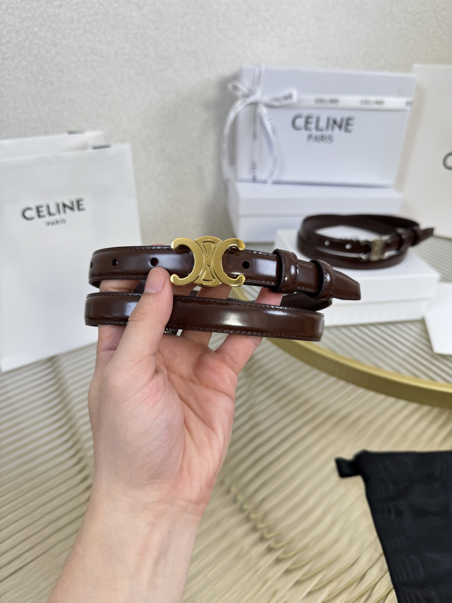 赛琳女装原单新款宽度:1.8cm精品凯旋门铜扣，正品复刻进口精选优质头层小牛皮，全粒面小牛皮，正版烫金l