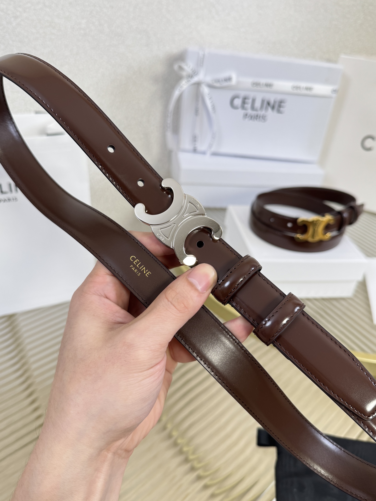 赛琳女装原单新款宽度:2.5cm精品凯旋门铜扣，正品复刻进口精选优质头层小牛皮，全粒面小牛皮，正版烫金l