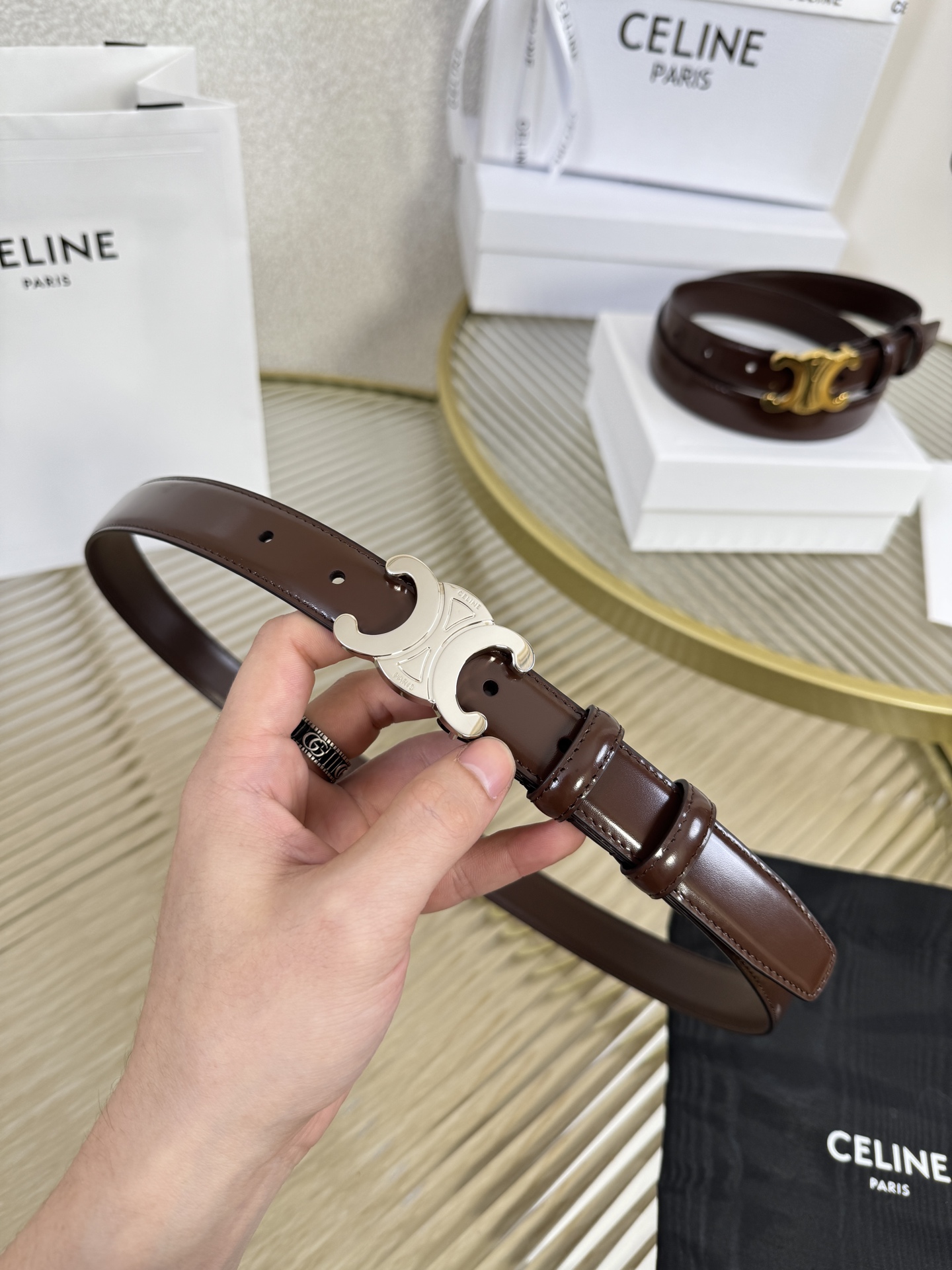 赛琳女装原单新款宽度:2.5cm精品凯旋门铜扣，正品复刻进口精选优质头层小牛皮，全粒面小牛皮，正版烫金l