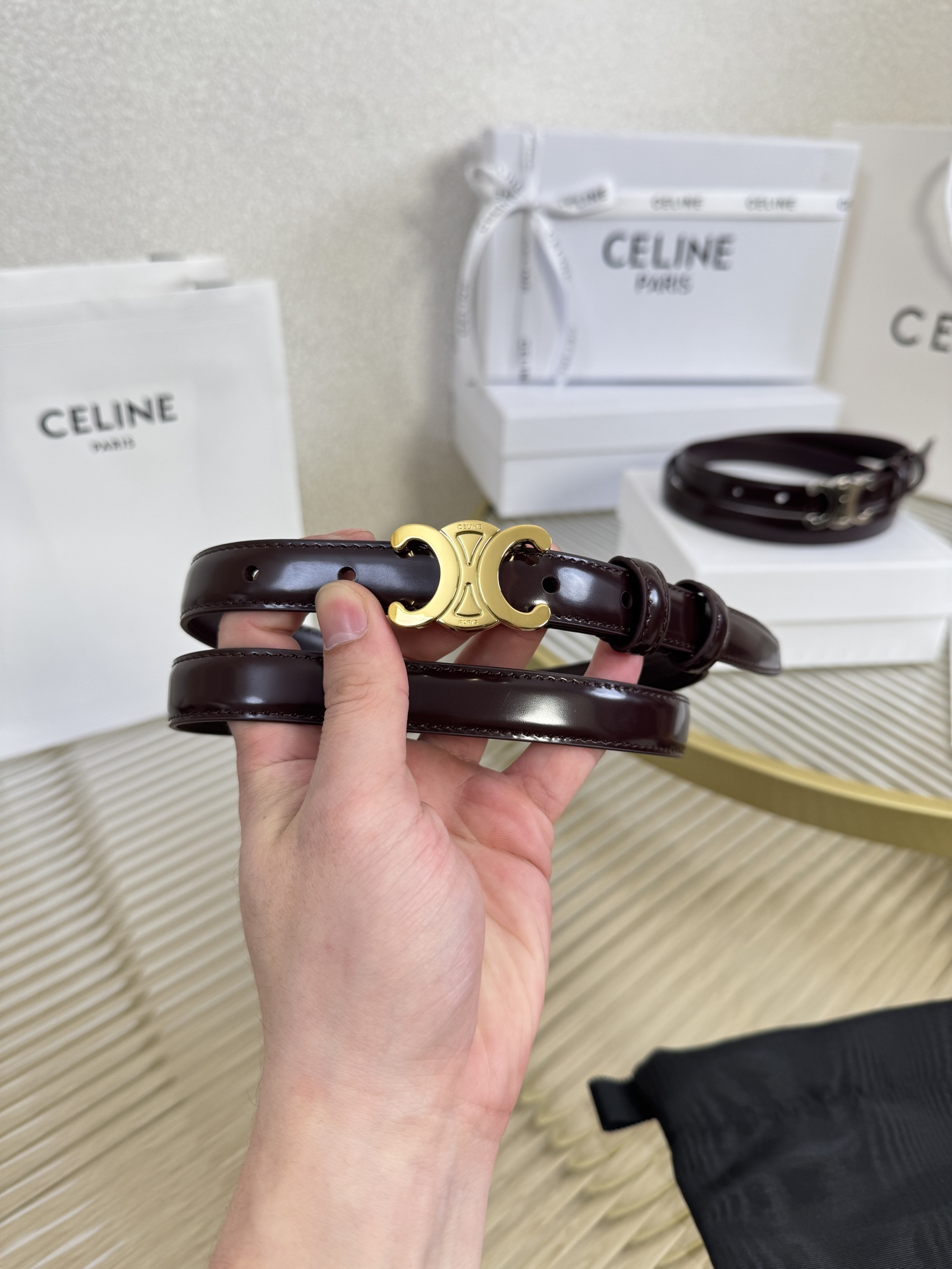 赛琳女装原单新款宽度:1.8cm精品凯旋门铜扣，正品复刻进口精选优质头层小牛皮，全粒面小牛皮，正版烫金l