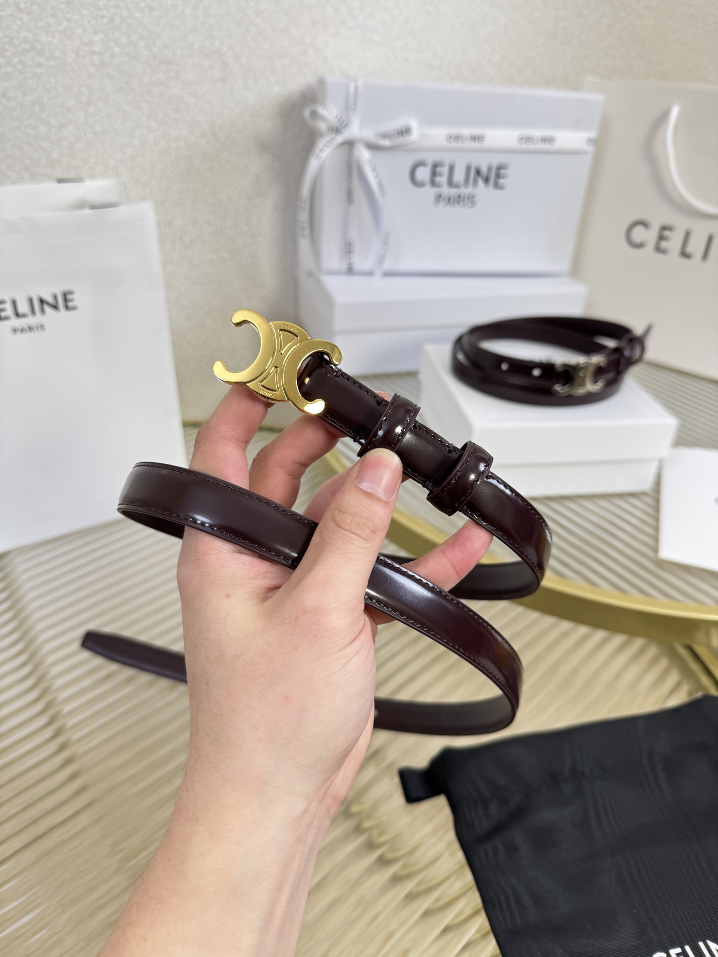 赛琳女装原单新款宽度:1.8cm精品凯旋门铜扣，正品复刻进口精选优质头层小牛皮，全粒面小牛皮，正版烫金l