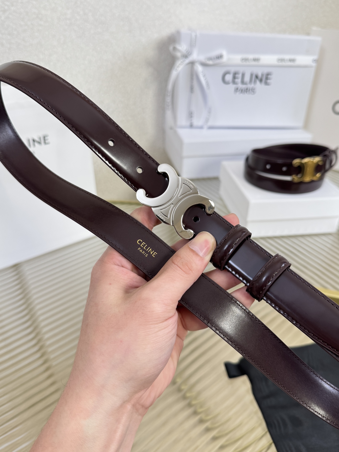 赛琳女装原单新款宽度:2.5cm精品凯旋门铜扣，正品复刻进口精选优质头层小牛皮，全粒面小牛皮，正版烫金l