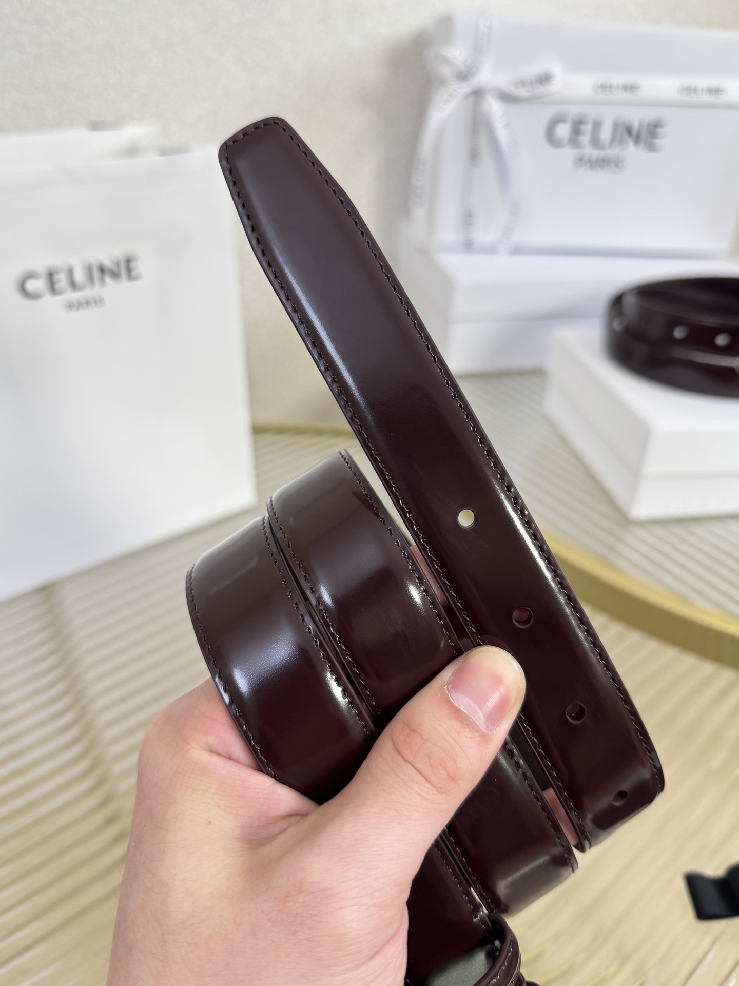 赛琳女装原单新款宽度:2.5cm精品凯旋门铜扣，正品复刻进口精选优质头层小牛皮，全粒面小牛皮，正版烫金l