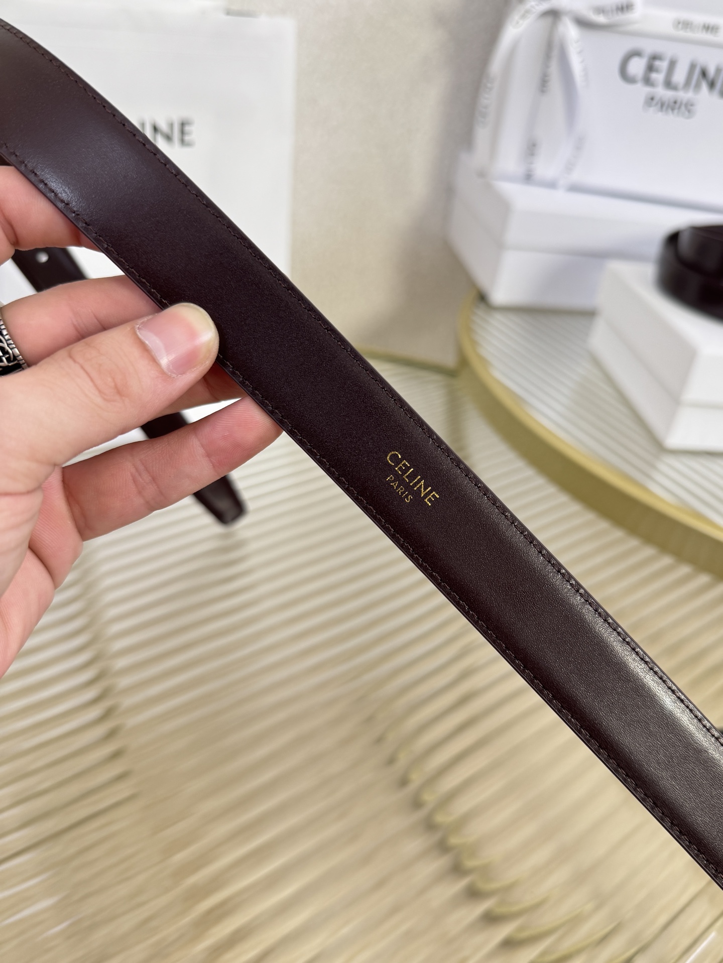 赛琳女装原单新款宽度:2.5cm精品凯旋门铜扣，正品复刻进口精选优质头层小牛皮，全粒面小牛皮，正版烫金l