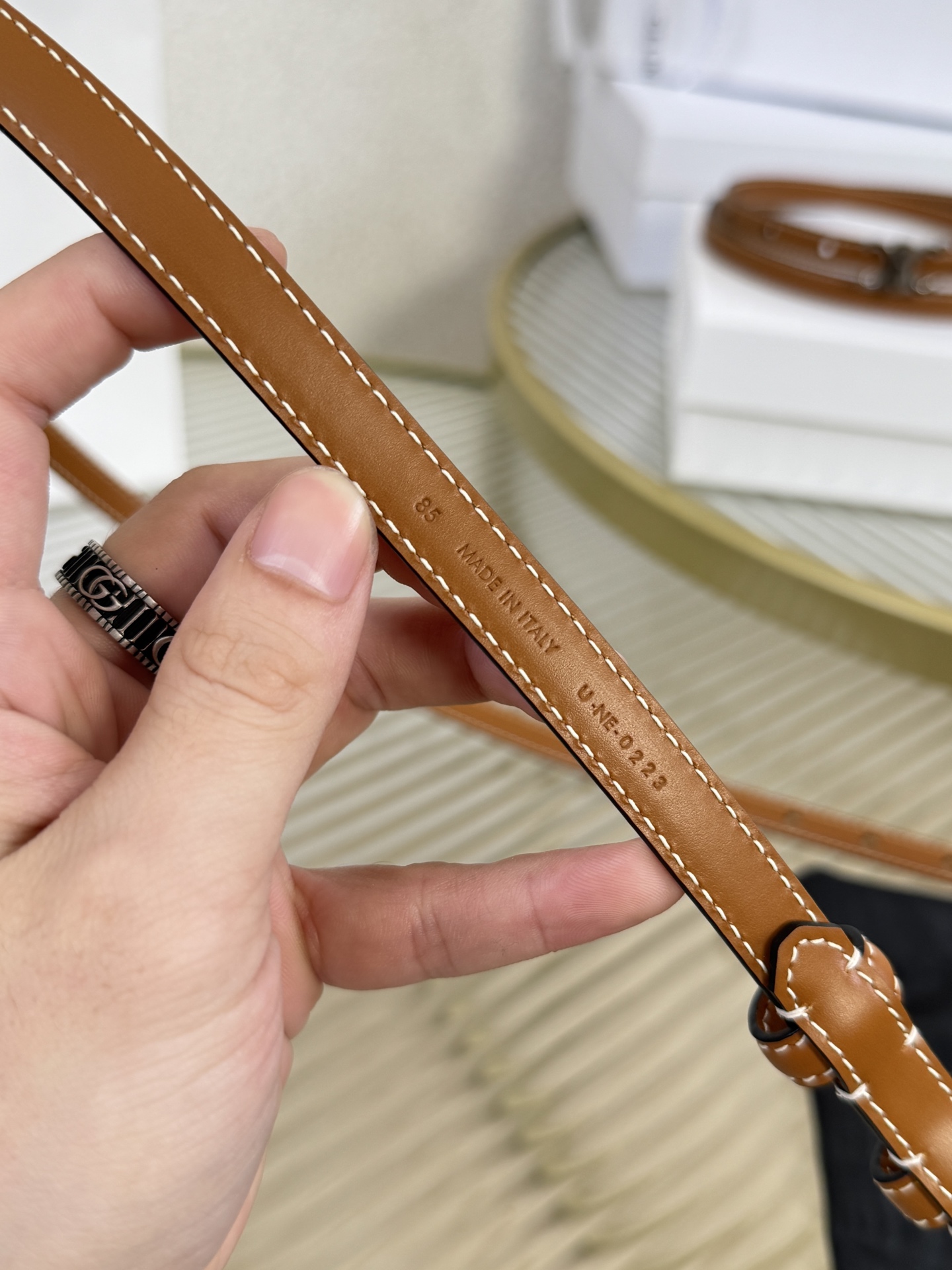 赛琳女装原单新款宽度:1.3cm精品凯旋门铜扣，正品复刻进口精选优质头层小牛皮，全粒面小牛皮，正版烫金l