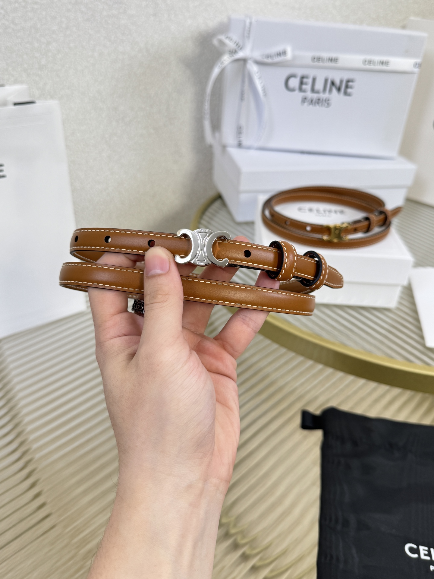 赛琳女装原单新款宽度:1.3cm精品凯旋门铜扣，正品复刻进口精选优质头层小牛皮，全粒面小牛皮，正版烫金l