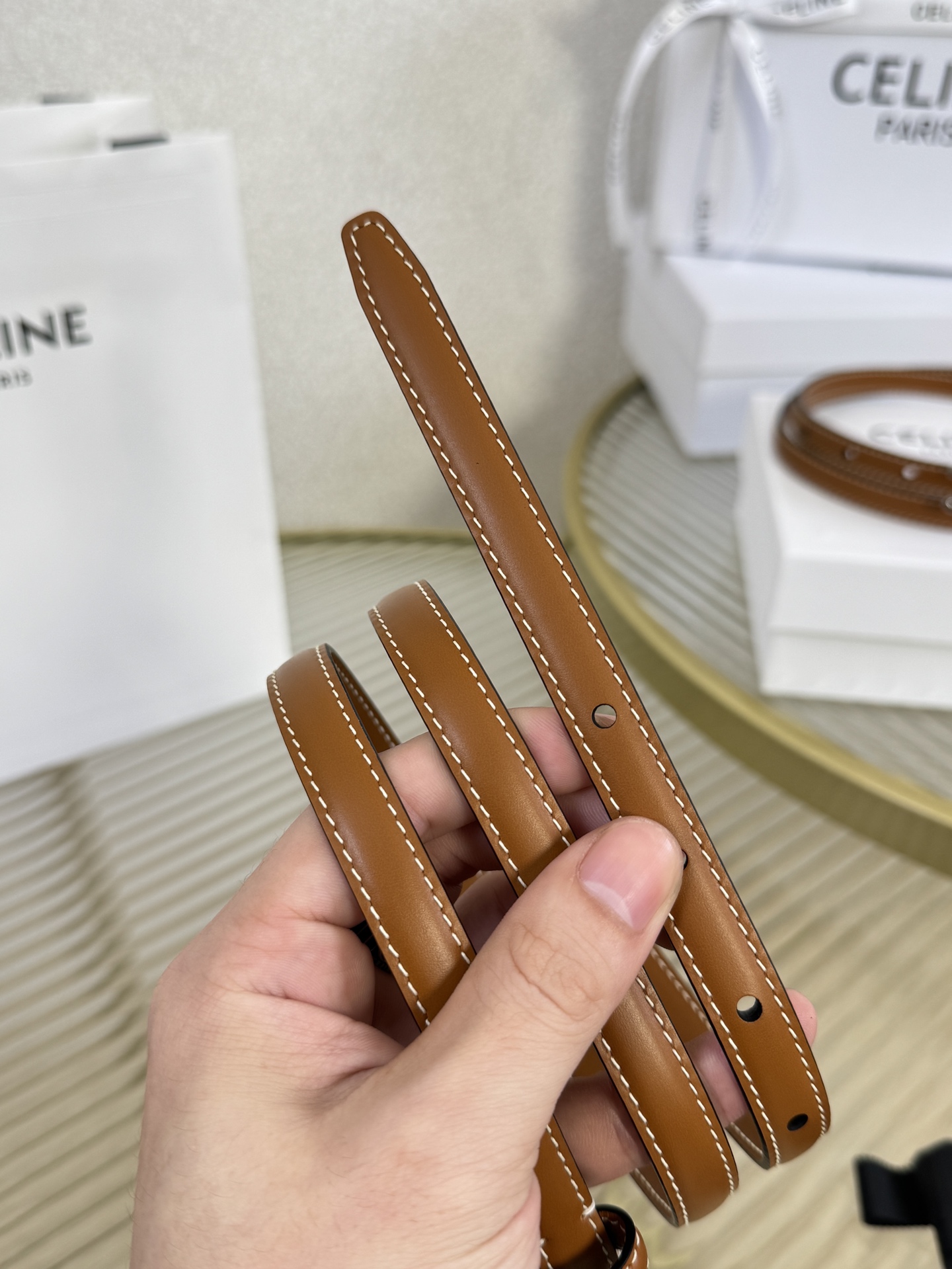 赛琳女装原单新款宽度:1.3cm精品凯旋门铜扣，正品复刻进口精选优质头层小牛皮，全粒面小牛皮，正版烫金l