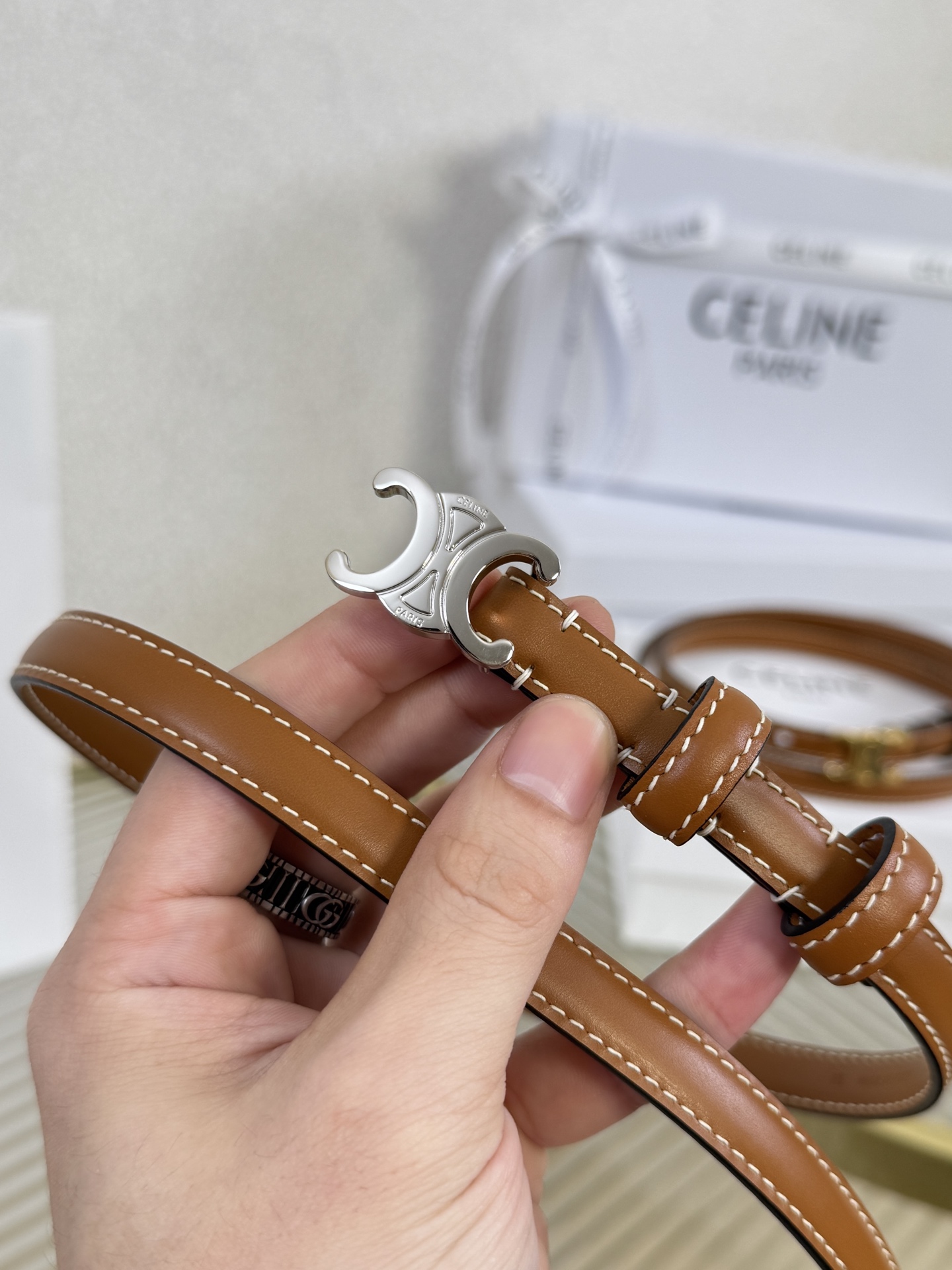 赛琳女装原单新款宽度:1.3cm精品凯旋门铜扣，正品复刻进口精选优质头层小牛皮，全粒面小牛皮，正版烫金l