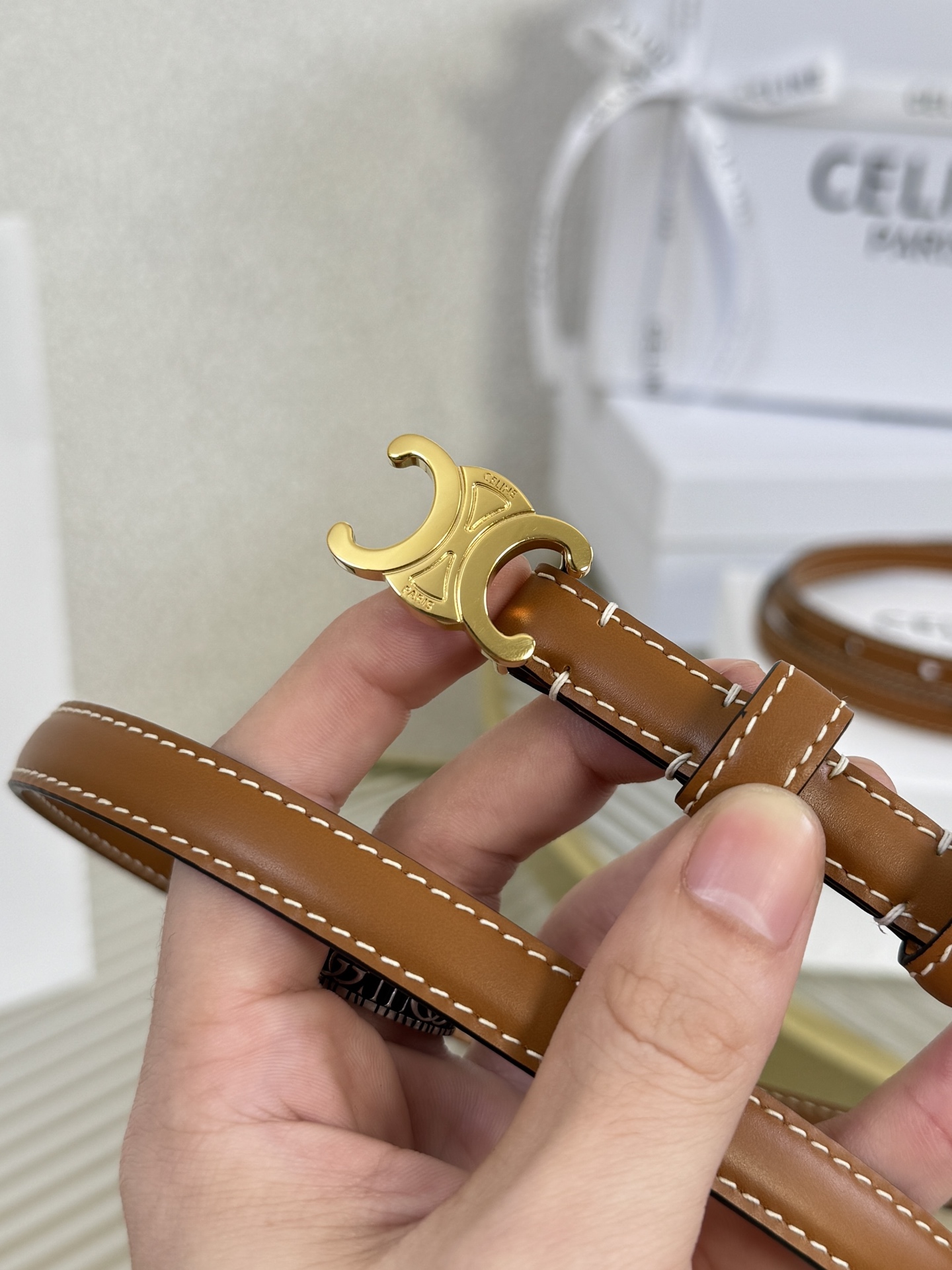 赛琳女装原单新款宽度:1.3cm精品凯旋门铜扣，正品复刻进口精选优质头层小牛皮，全粒面小牛皮，正版烫金l