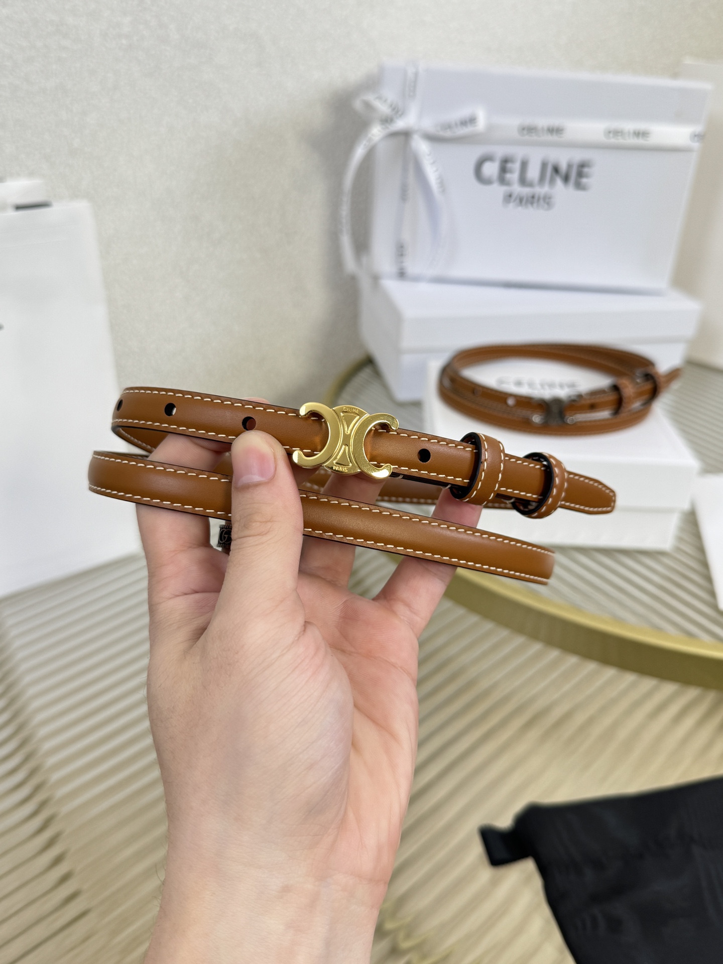 赛琳女装原单新款宽度:1.3cm精品凯旋门铜扣，正品复刻进口精选优质头层小牛皮，全粒面小牛皮，正版烫金l