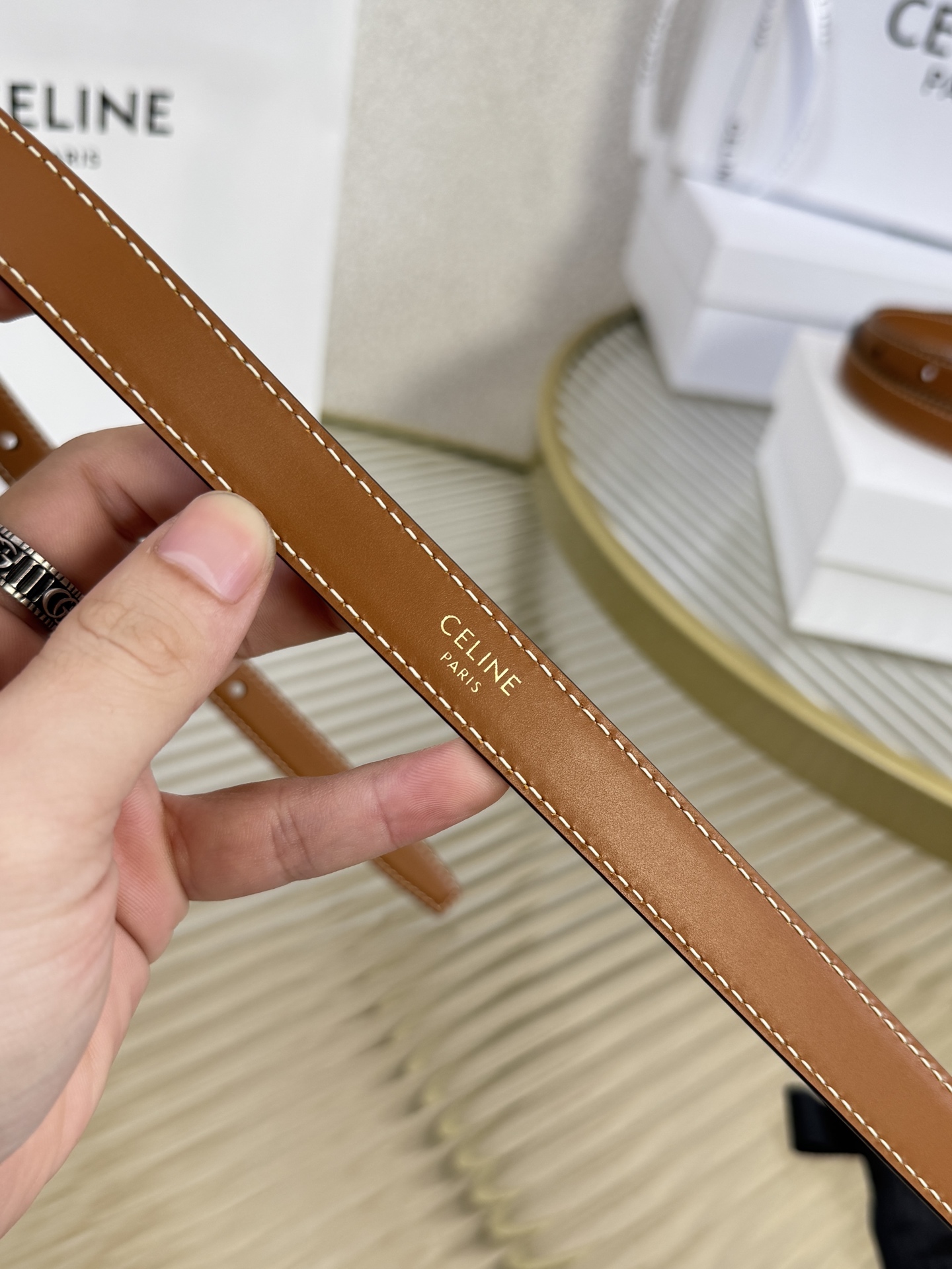 赛琳女装原单新款宽度:1.8cm精品凯旋门铜扣，正品复刻进口精选优质头层小牛皮，全粒面小牛皮，正版烫金l