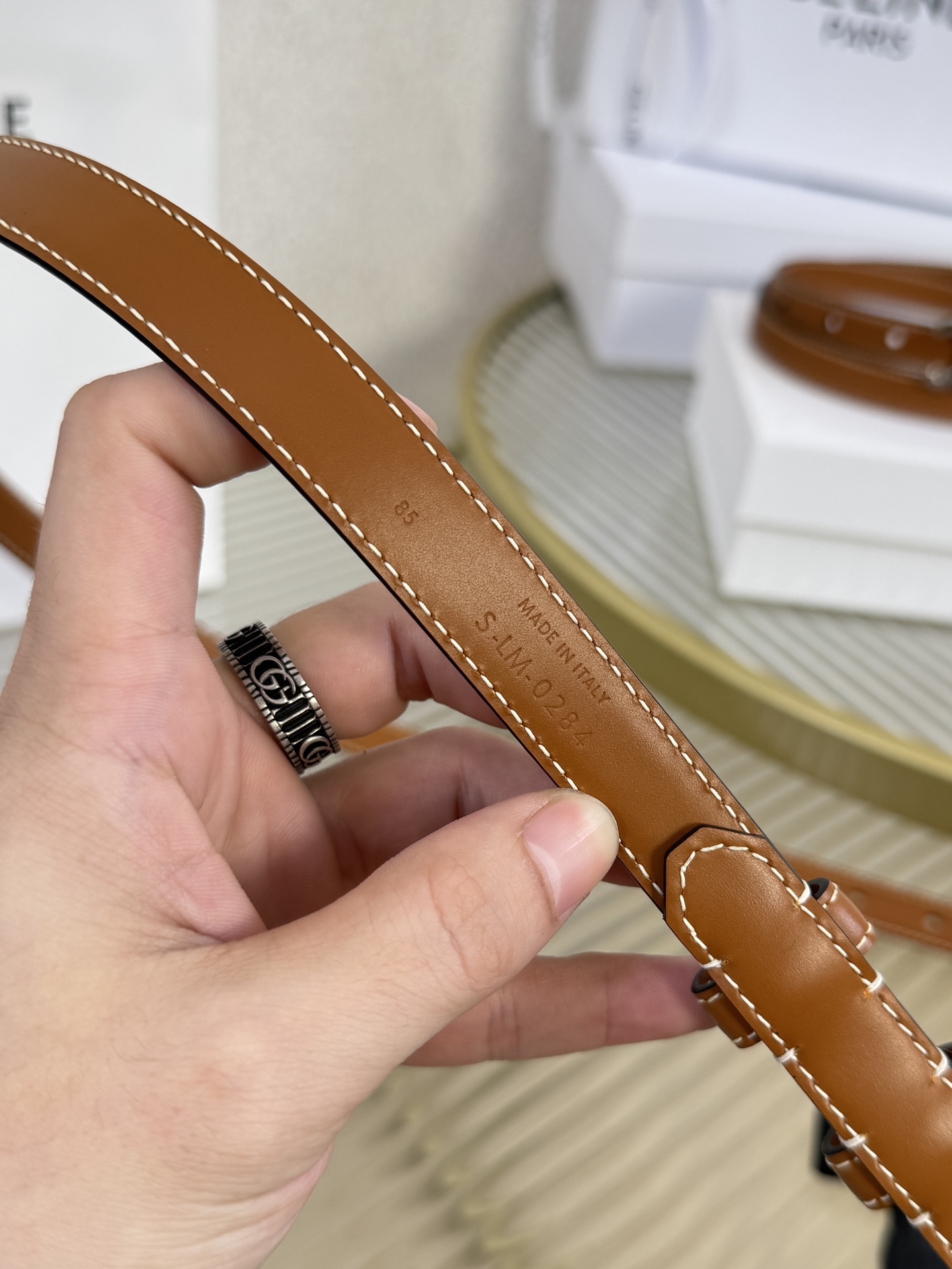 赛琳女装原单新款宽度:1.8cm精品凯旋门铜扣，正品复刻进口精选优质头层小牛皮，全粒面小牛皮，正版烫金l