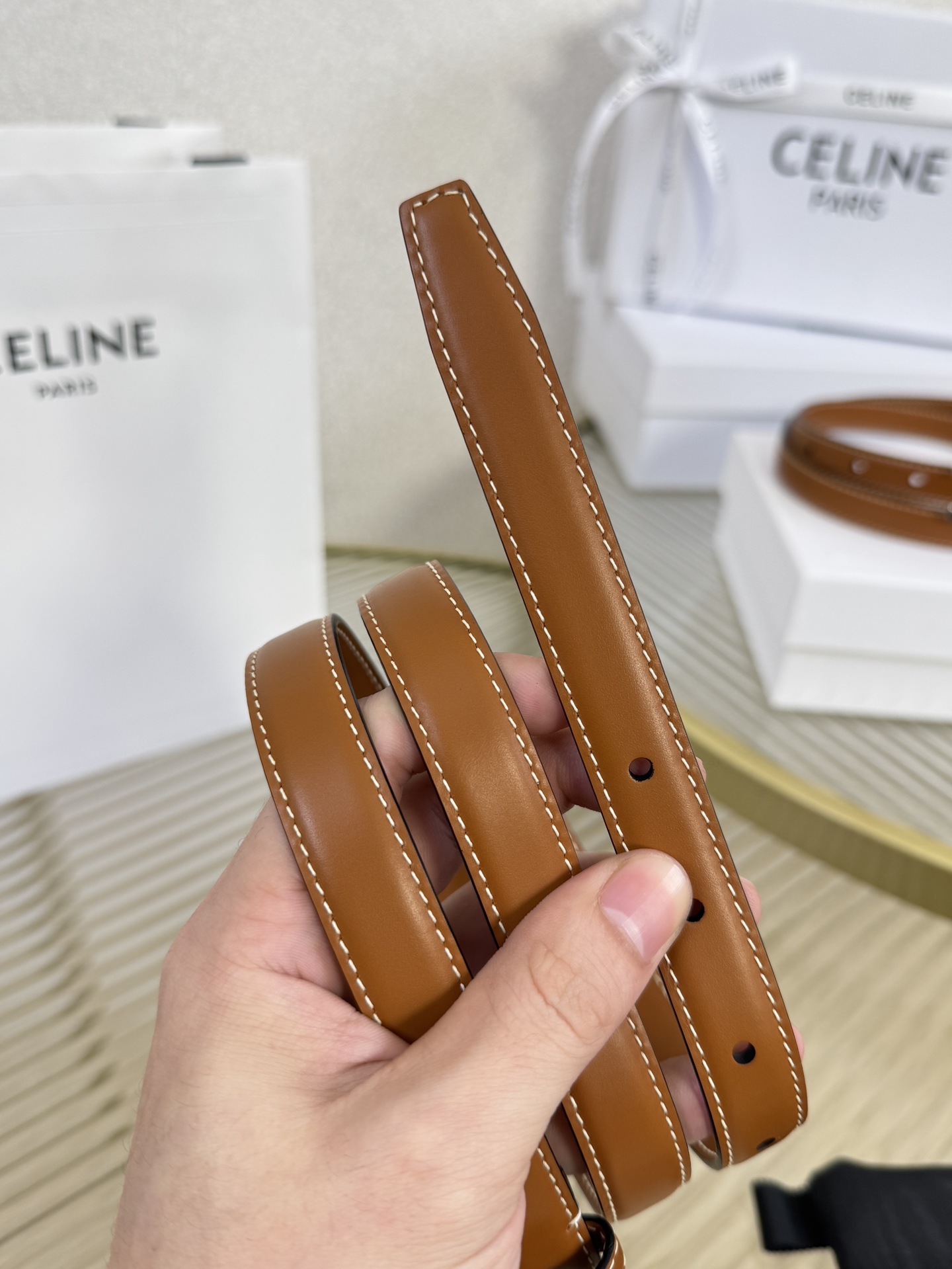 赛琳女装原单新款宽度:1.8cm精品凯旋门铜扣，正品复刻进口精选优质头层小牛皮，全粒面小牛皮，正版烫金l