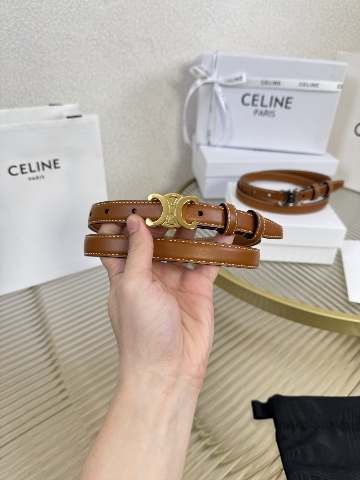 赛琳女装原单新款宽度:1.8cm精品凯旋门铜扣，正品复刻进口精选优质头层小牛皮，全粒面小牛皮，正版烫金l