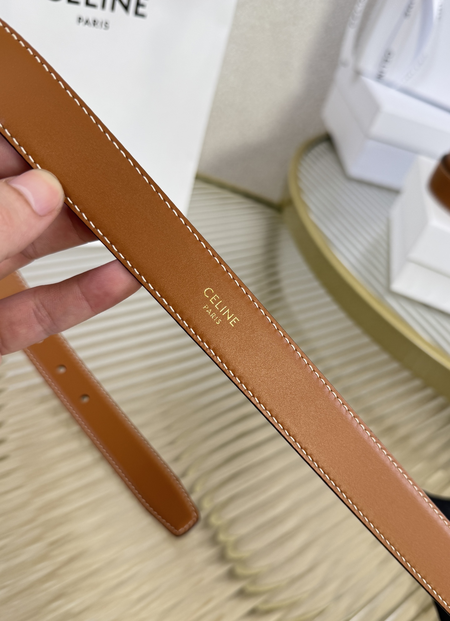 赛琳女装原单新款宽度:2.5cm精品凯旋门铜扣，正品复刻进口精选优质头层小牛皮，全粒面小牛皮，正版烫金l