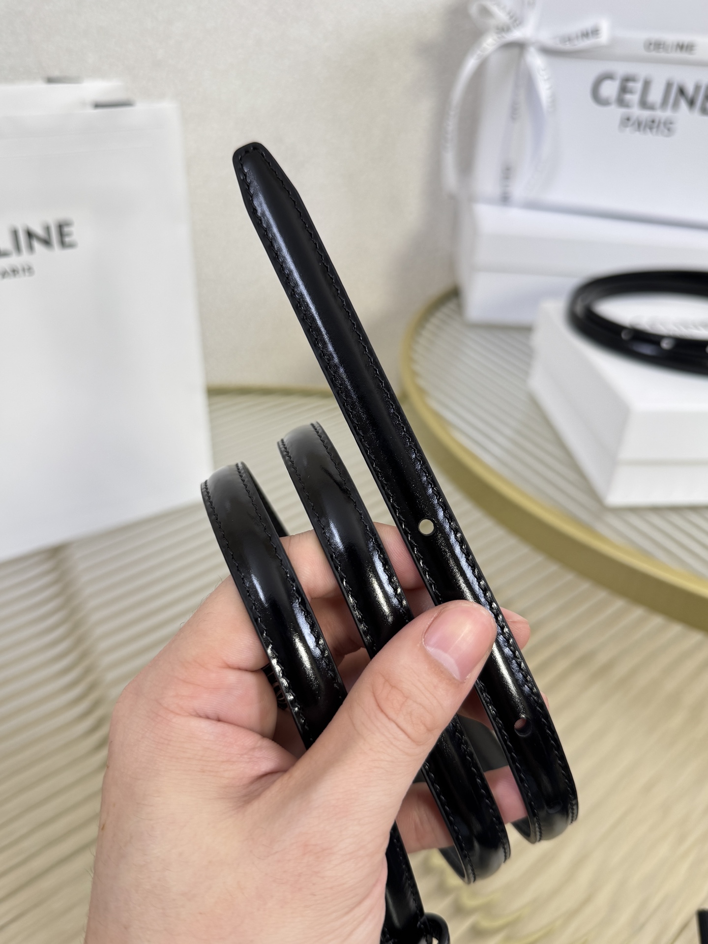 赛琳女装原单新款宽度:1.3cm精品凯旋门铜扣，正品复刻进口精选优质头层小牛皮，全粒面小牛皮，正版烫金l