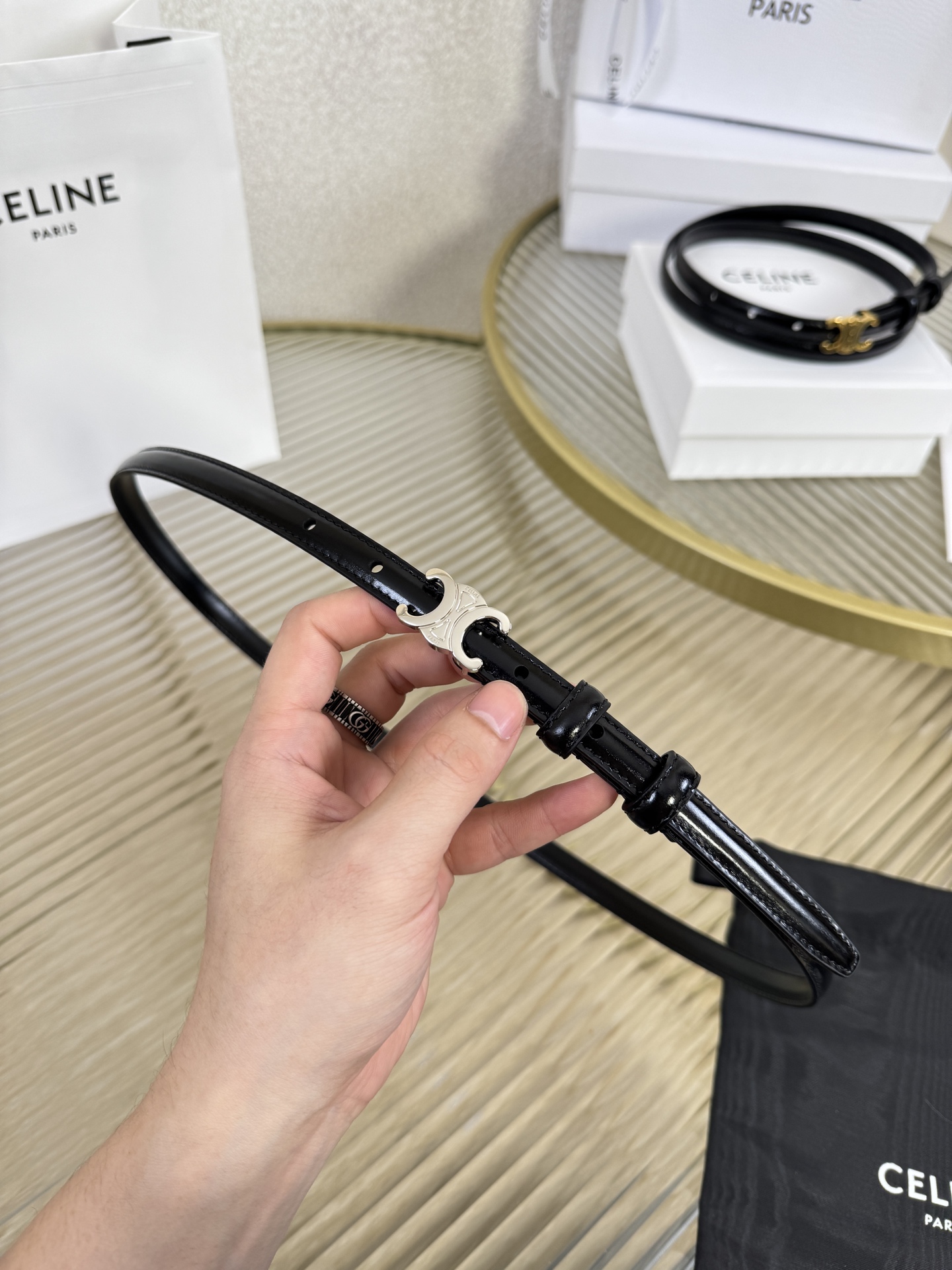 赛琳女装原单新款宽度:1.3cm精品凯旋门铜扣，正品复刻进口精选优质头层小牛皮，全粒面小牛皮，正版烫金l