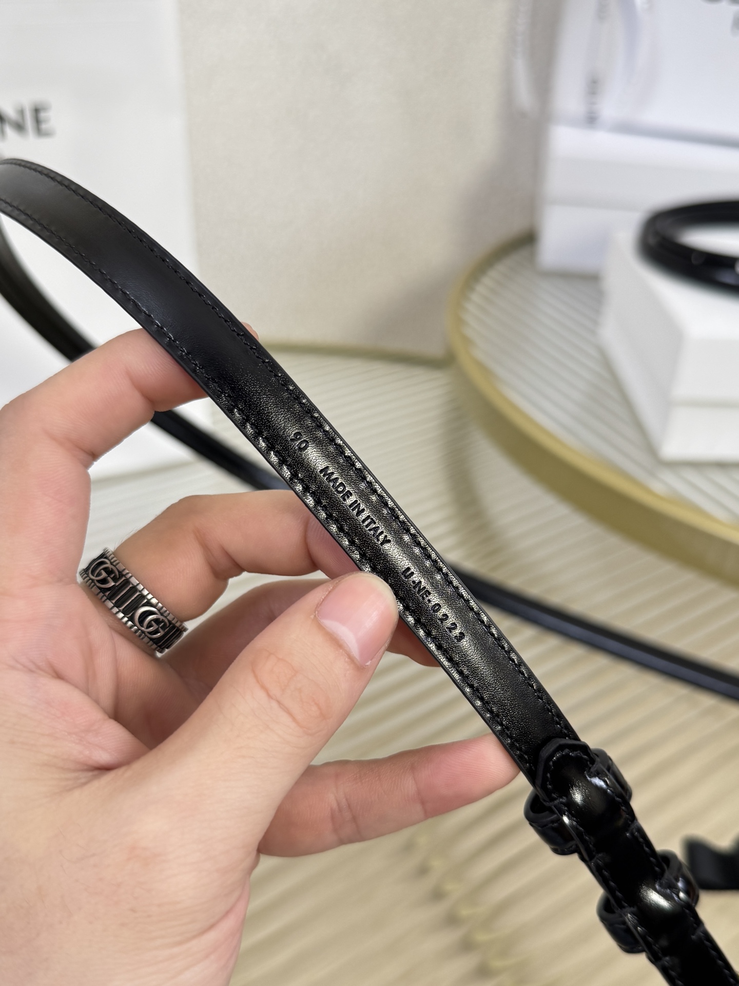 赛琳女装原单新款宽度:1.3cm精品凯旋门铜扣，正品复刻进口精选优质头层小牛皮，全粒面小牛皮，正版烫金l