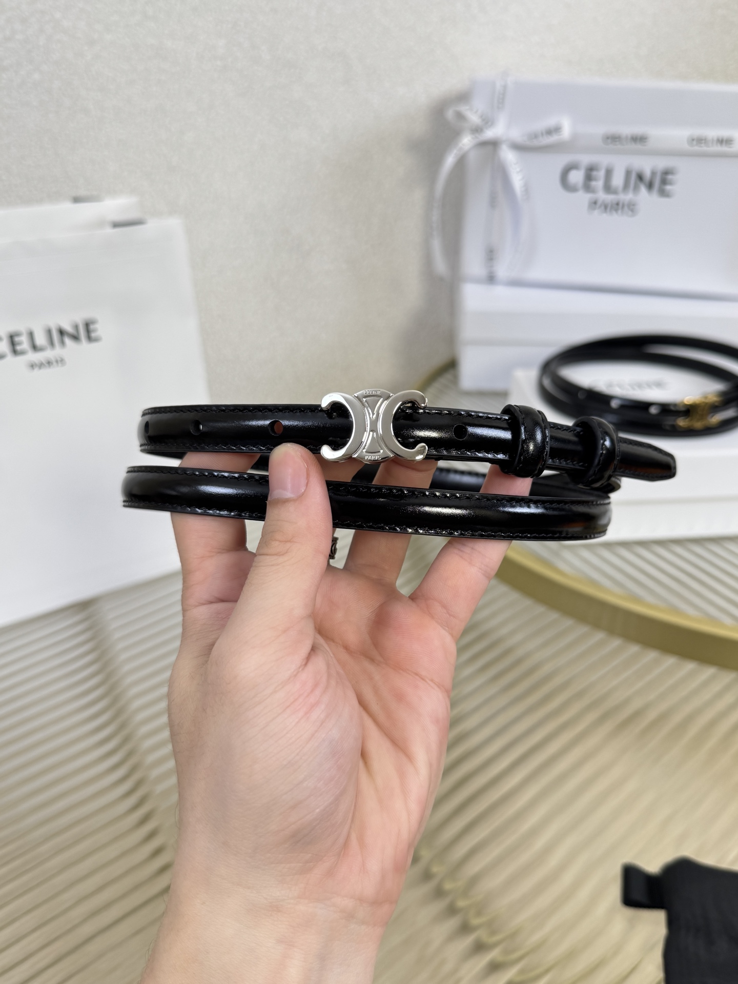 赛琳女装原单新款宽度:1.3cm精品凯旋门铜扣，正品复刻进口精选优质头层小牛皮，全粒面小牛皮，正版烫金l