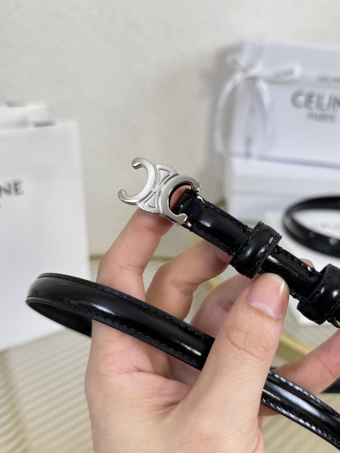 赛琳女装原单新款宽度:1.3cm精品凯旋门铜扣，正品复刻进口精选优质头层小牛皮，全粒面小牛皮，正版烫金l