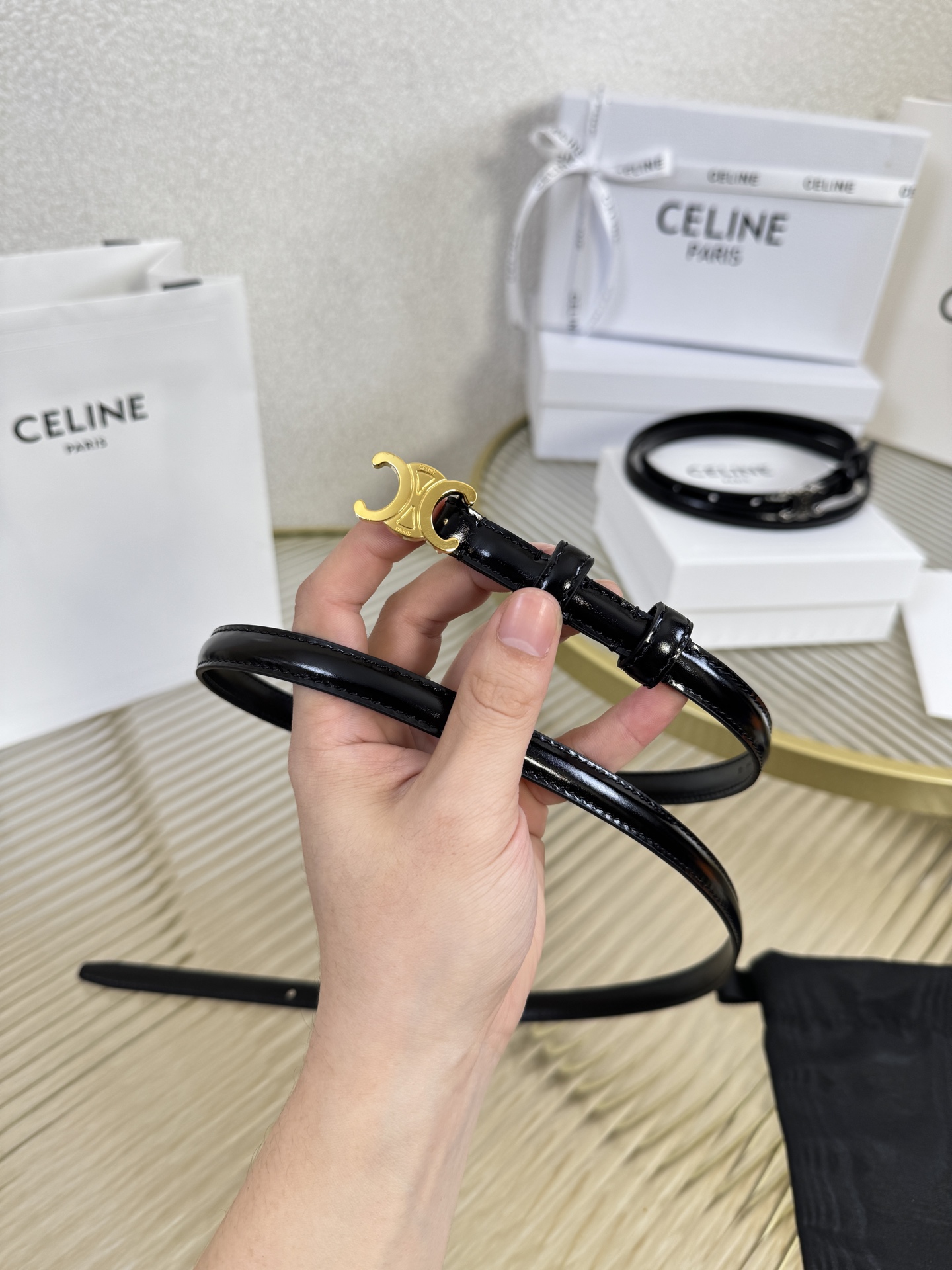 赛琳女装原单新款宽度:1.3cm精品凯旋门铜扣，正品复刻进口精选优质头层小牛皮，全粒面小牛皮，正版烫金l