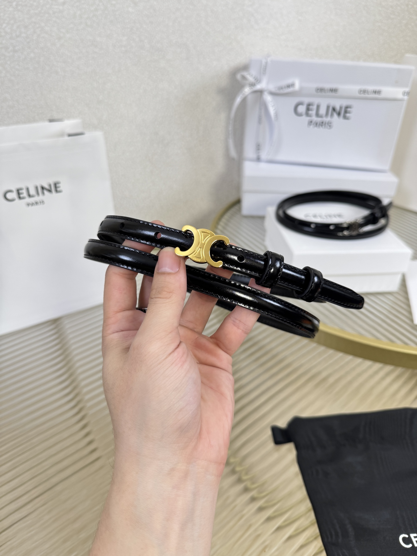 赛琳女装原单新款宽度:1.3cm精品凯旋门铜扣，正品复刻进口精选优质头层小牛皮，全粒面小牛皮，正版烫金l