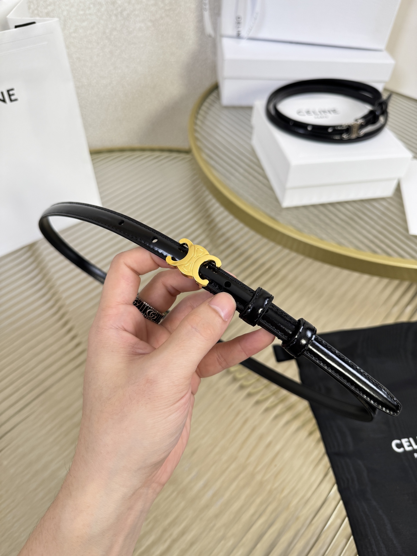 赛琳女装原单新款宽度:1.3cm精品凯旋门铜扣，正品复刻进口精选优质头层小牛皮，全粒面小牛皮，正版烫金l