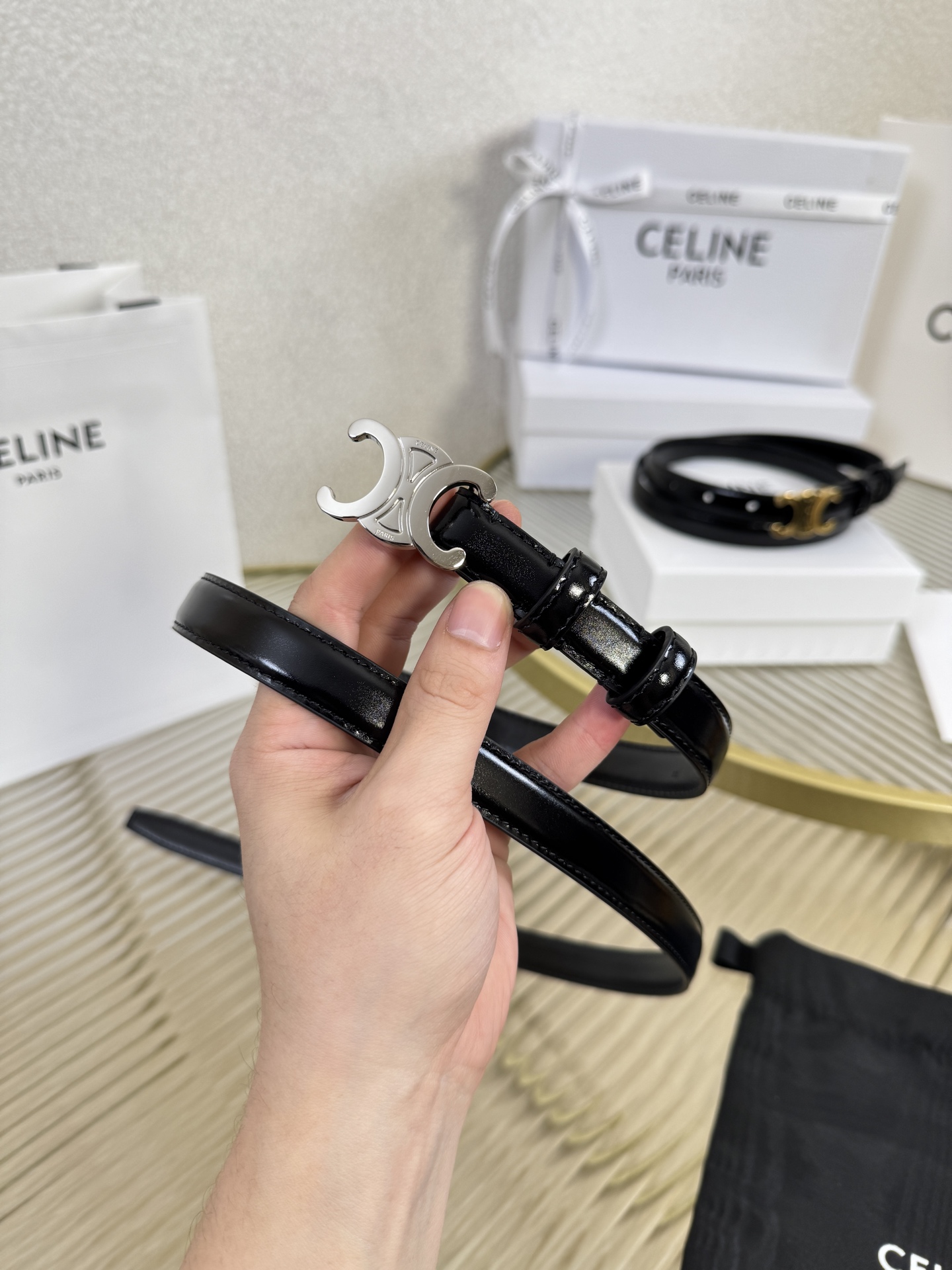 赛琳女装原单新款宽度:1.8cm精品凯旋门铜扣，正品复刻进口精选优质头层小牛皮，全粒面小牛皮，正版烫金l