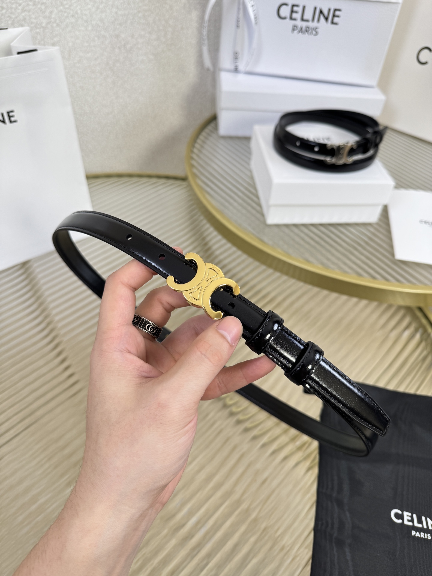 赛琳女装原单新款宽度:1.8cm精品凯旋门铜扣，正品复刻进口精选优质头层小牛皮，全粒面小牛皮，正版烫金l