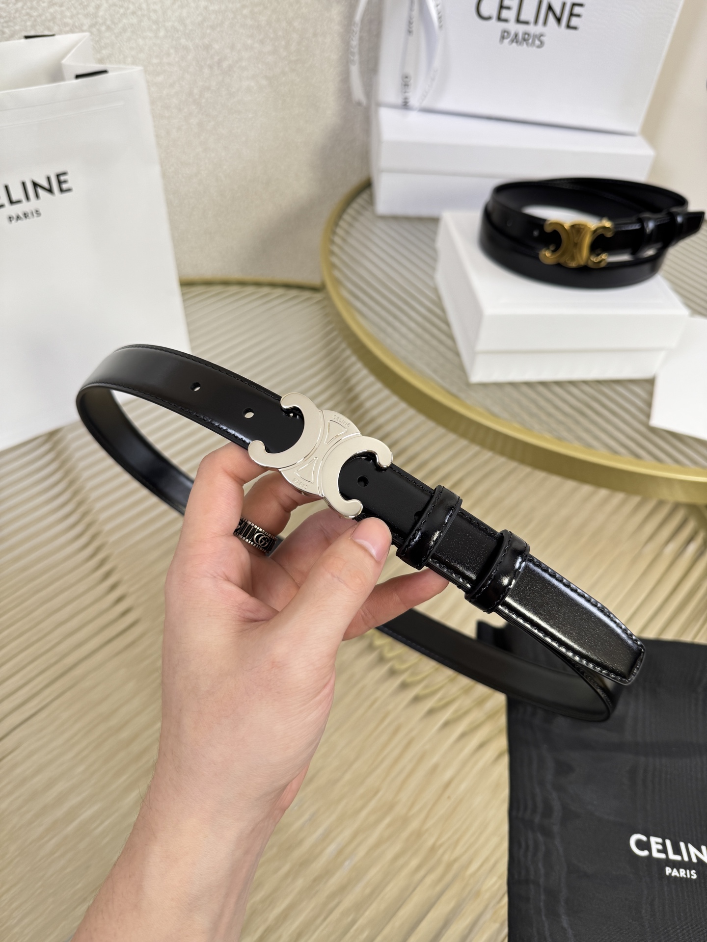 赛琳女装原单新款宽度:2.5cm精品凯旋门铜扣，正品复刻进口精选优质头层小牛皮，全粒面小牛皮，正版烫金l