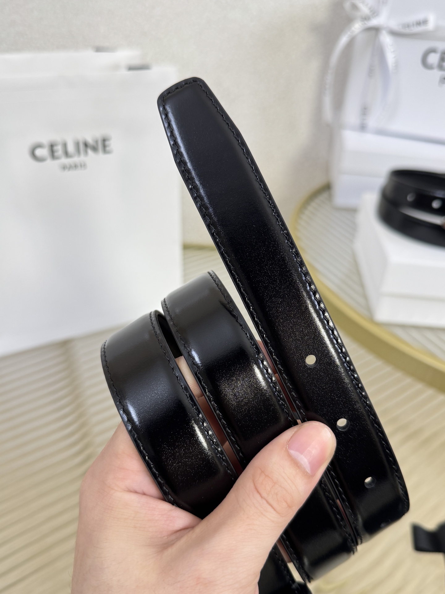 赛琳女装原单新款宽度:2.5cm精品凯旋门铜扣，正品复刻进口精选优质头层小牛皮，全粒面小牛皮，正版烫金l