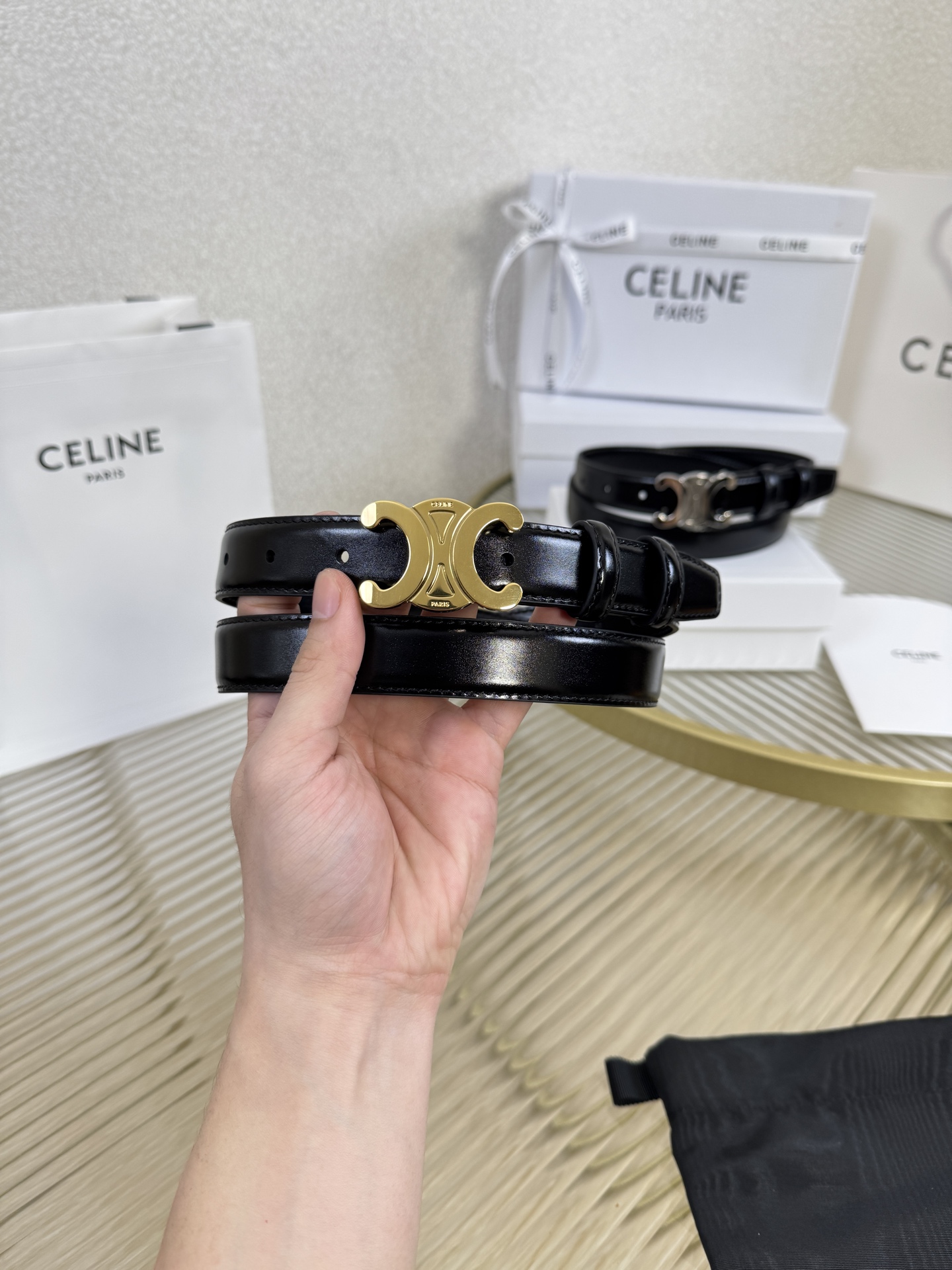 赛琳女装原单新款宽度:2.5cm精品凯旋门铜扣，正品复刻进口精选优质头层小牛皮，全粒面小牛皮，正版烫金l