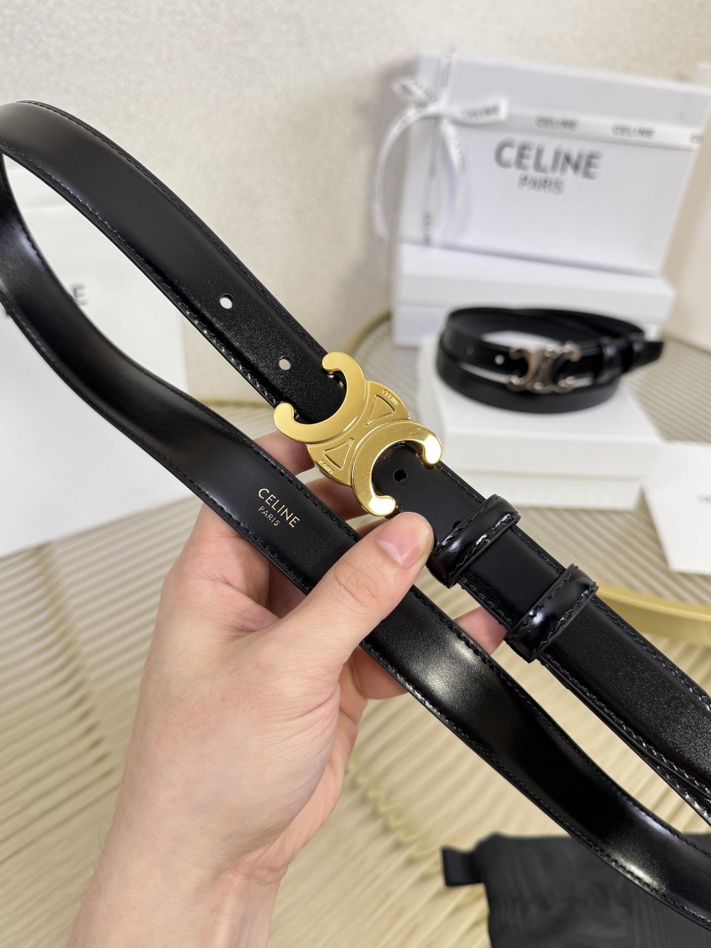 赛琳女装原单新款宽度:2.5cm精品凯旋门铜扣，正品复刻进口精选优质头层小牛皮，全粒面小牛皮，正版烫金l