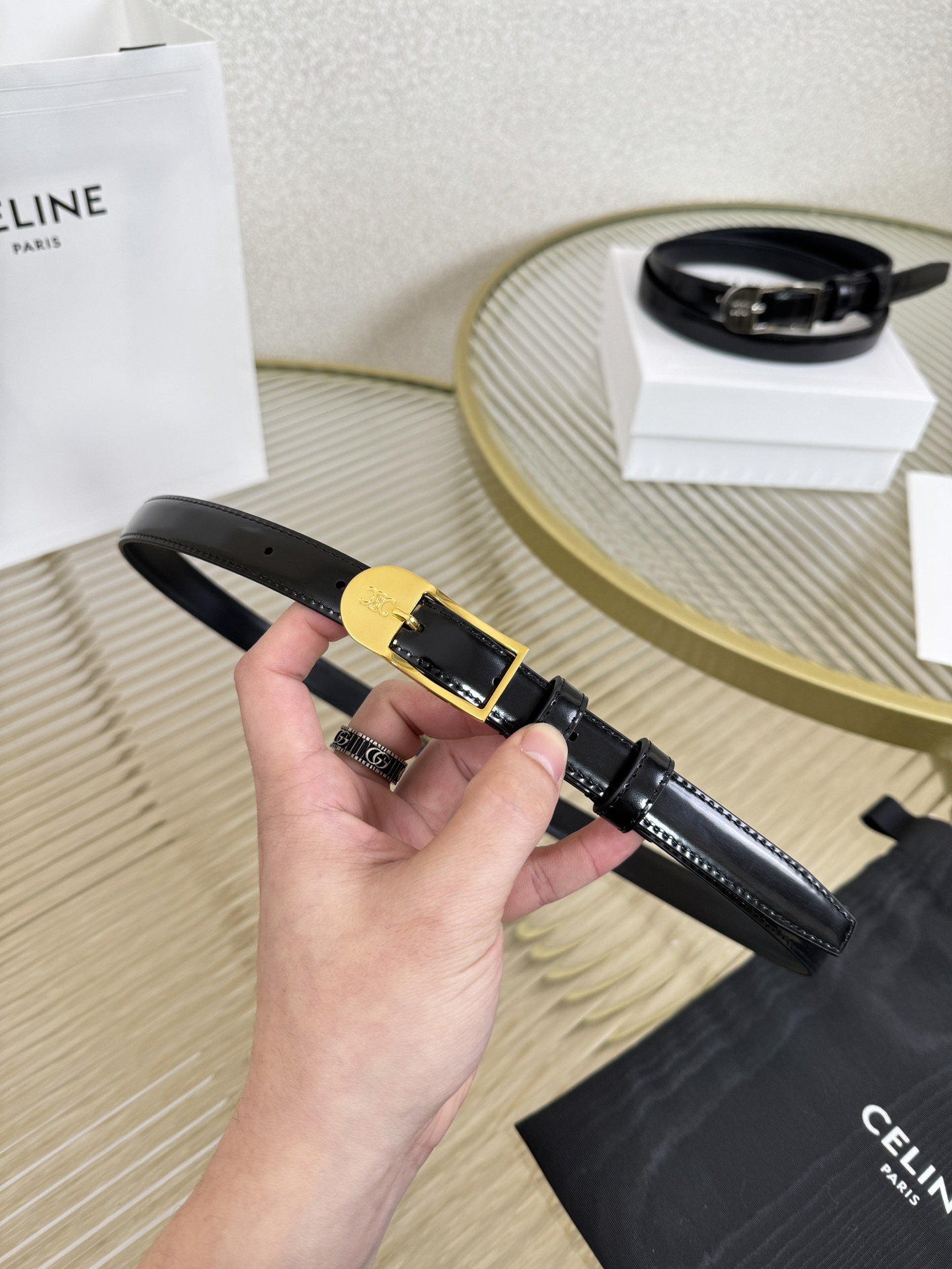 赛琳女装原单新款宽度:1.8cm精品凯旋门铜扣，正品复刻进口精选优质头层小牛皮，全粒面小牛皮，正版烫金l