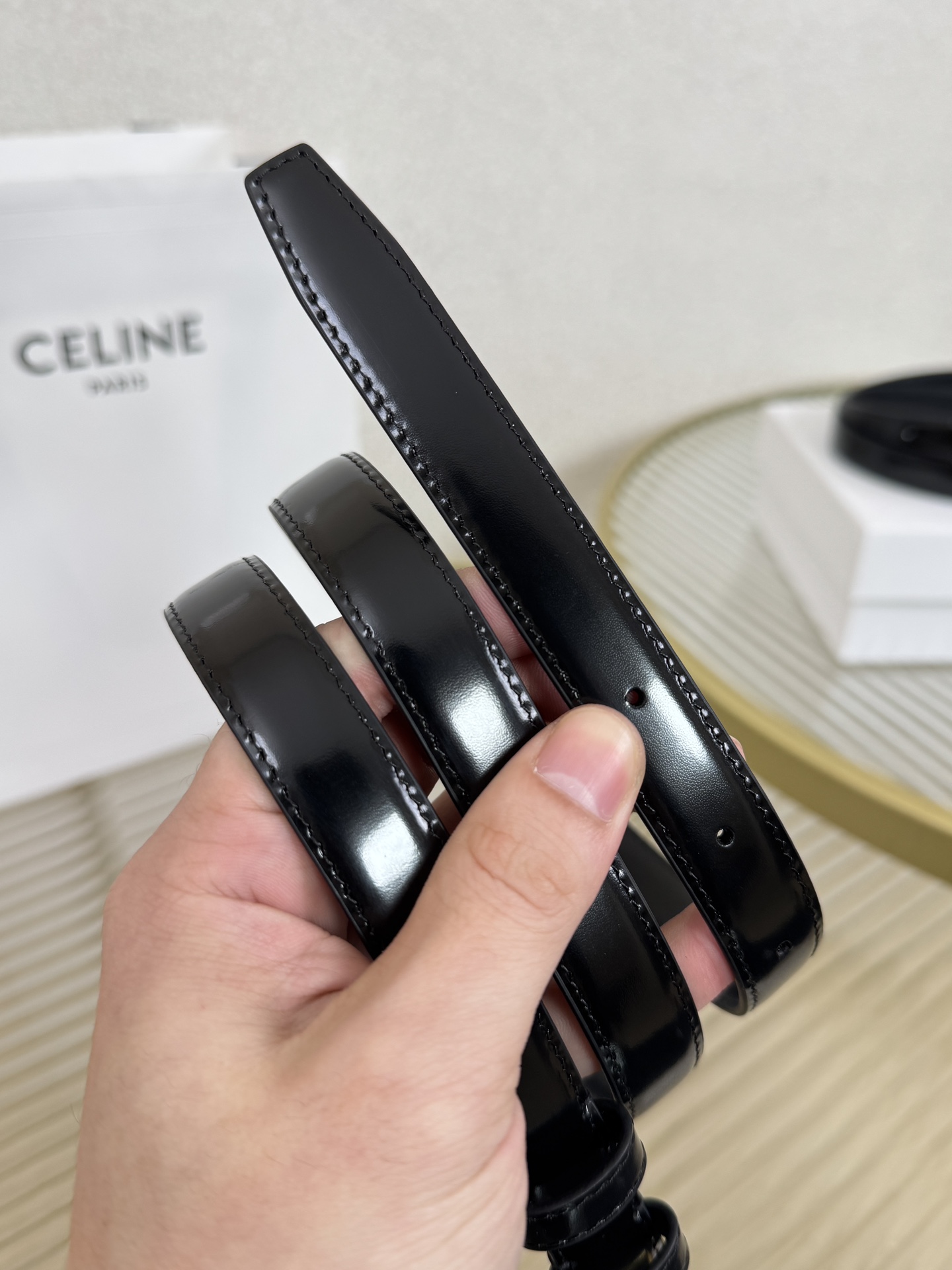 赛琳女装原单新款宽度:1.8cm精品凯旋门铜扣，正品复刻进口精选优质头层小牛皮，全粒面小牛皮，正版烫金l