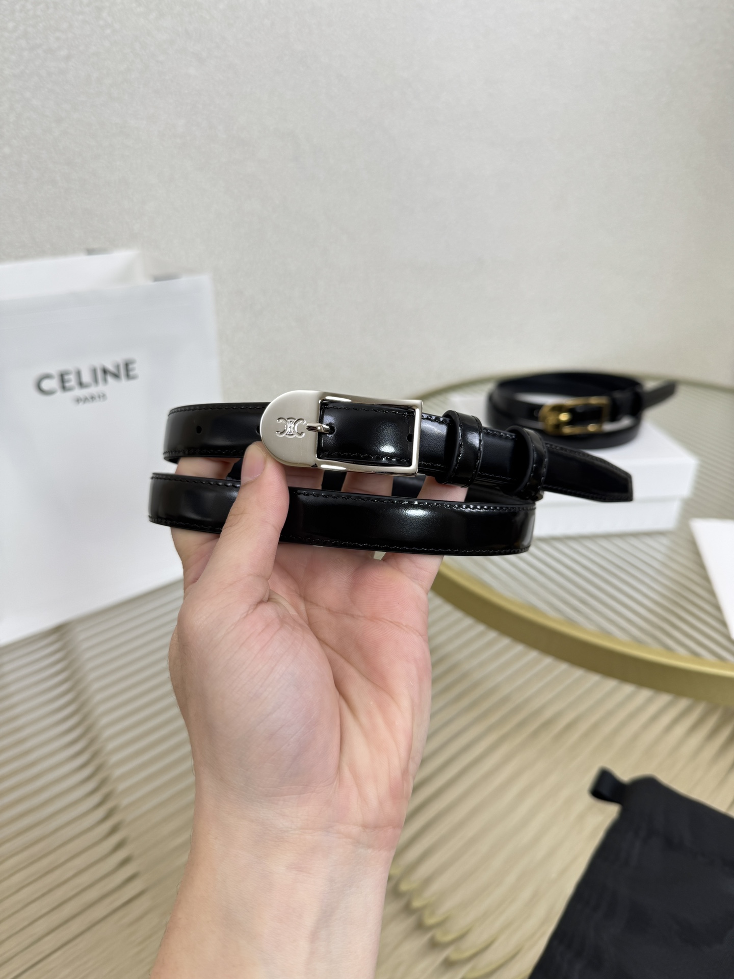 赛琳女装原单新款宽度:1.8cm精品凯旋门铜扣，正品复刻进口精选优质头层小牛皮，全粒面小牛皮，正版烫金l