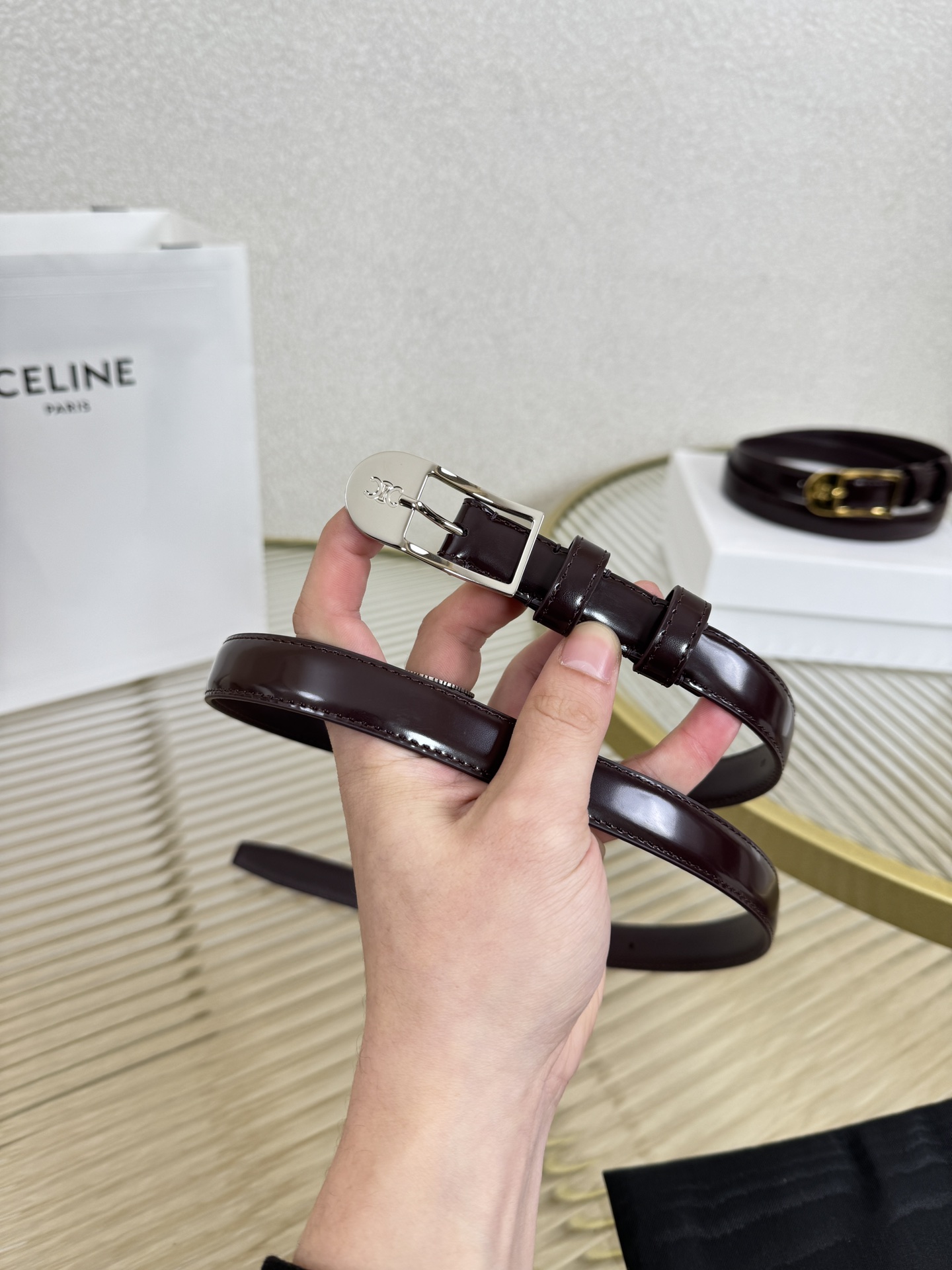 赛琳女装原单新款宽度:1.8cm精品凯旋门铜扣，正品复刻进口精选优质头层小牛皮，全粒面小牛皮，正版烫金l