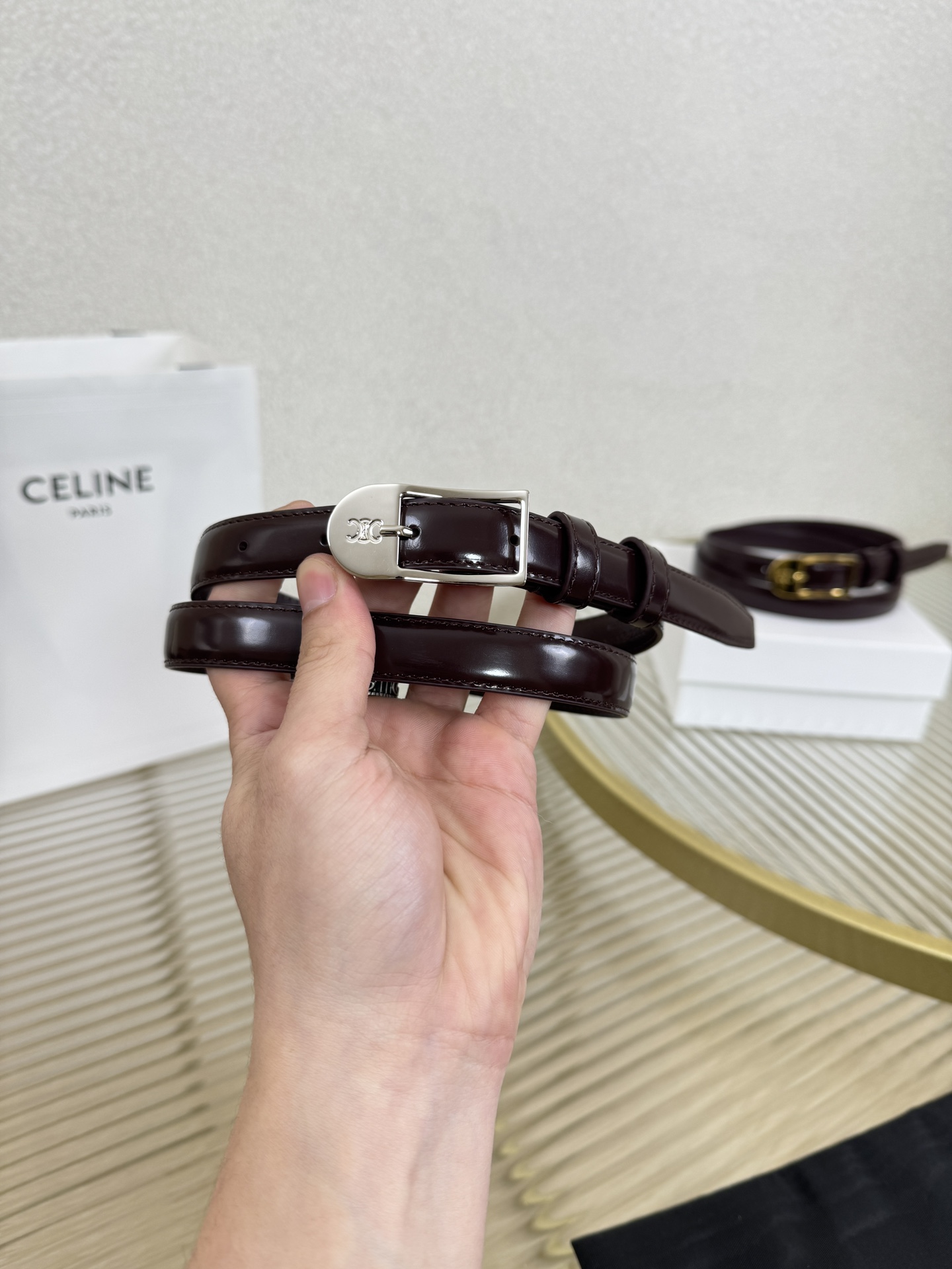 赛琳女装原单新款宽度:1.8cm精品凯旋门铜扣，正品复刻进口精选优质头层小牛皮，全粒面小牛皮，正版烫金l