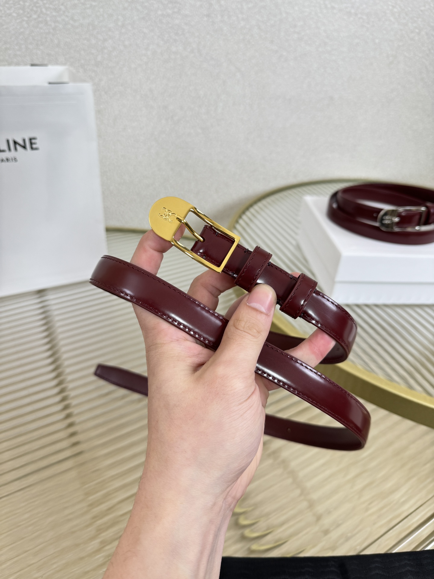 赛琳女装原单新款宽度:1.8cm精品凯旋门铜扣，正品复刻进口精选优质头层小牛皮，全粒面小牛皮，正版烫金l