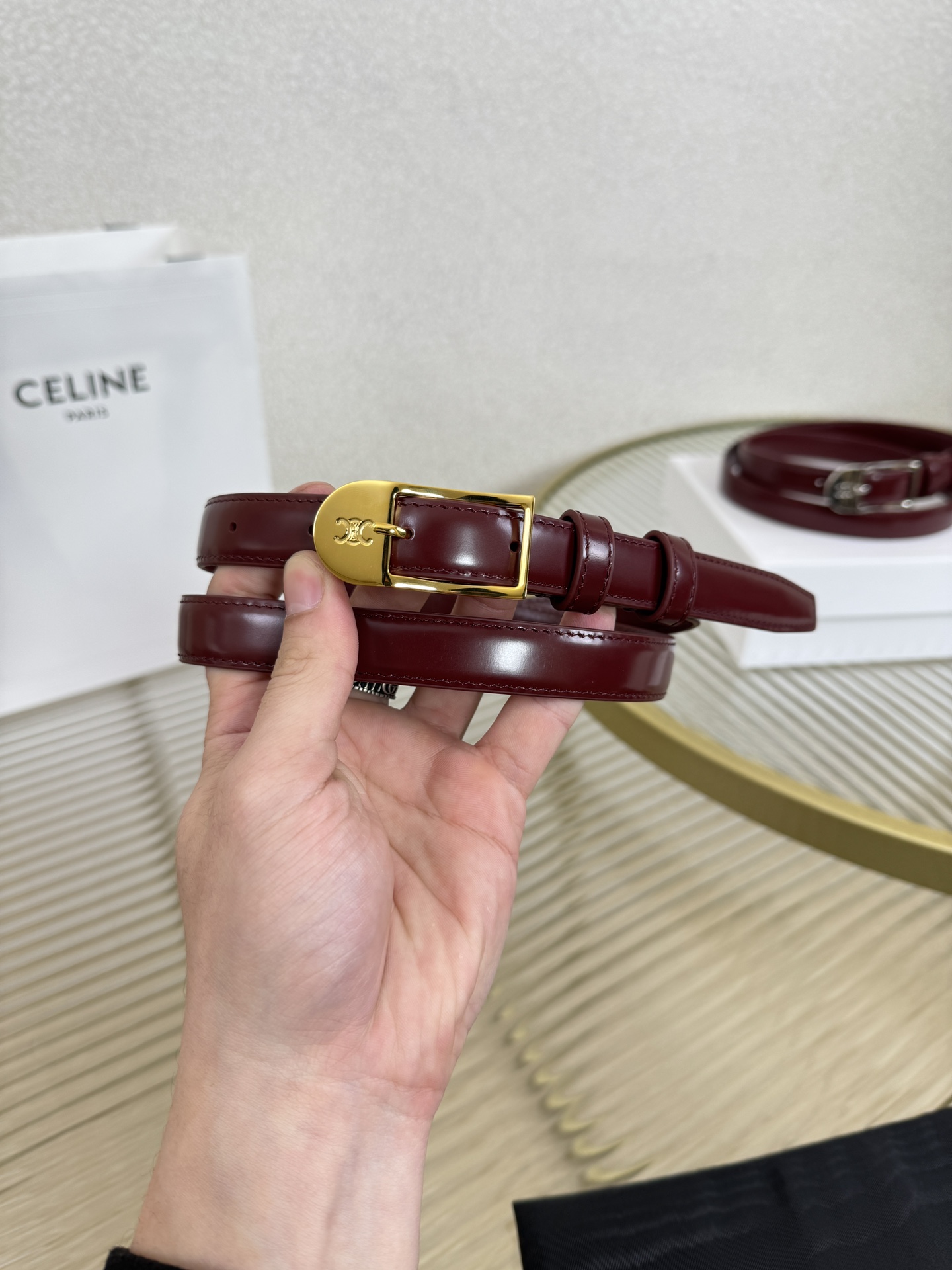 赛琳女装原单新款宽度:1.8cm精品凯旋门铜扣，正品复刻进口精选优质头层小牛皮，全粒面小牛皮，正版烫金l