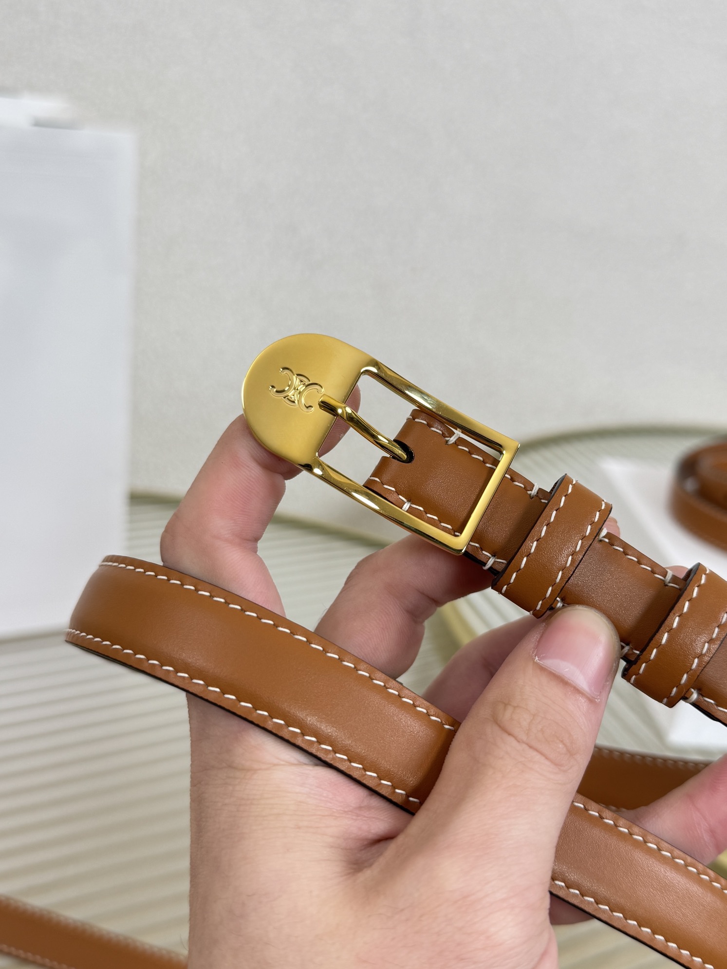 赛琳女装原单新款宽度:1.8cm精品凯旋门铜扣，正品复刻进口精选优质头层小牛皮，全粒面小牛皮，正版烫金l