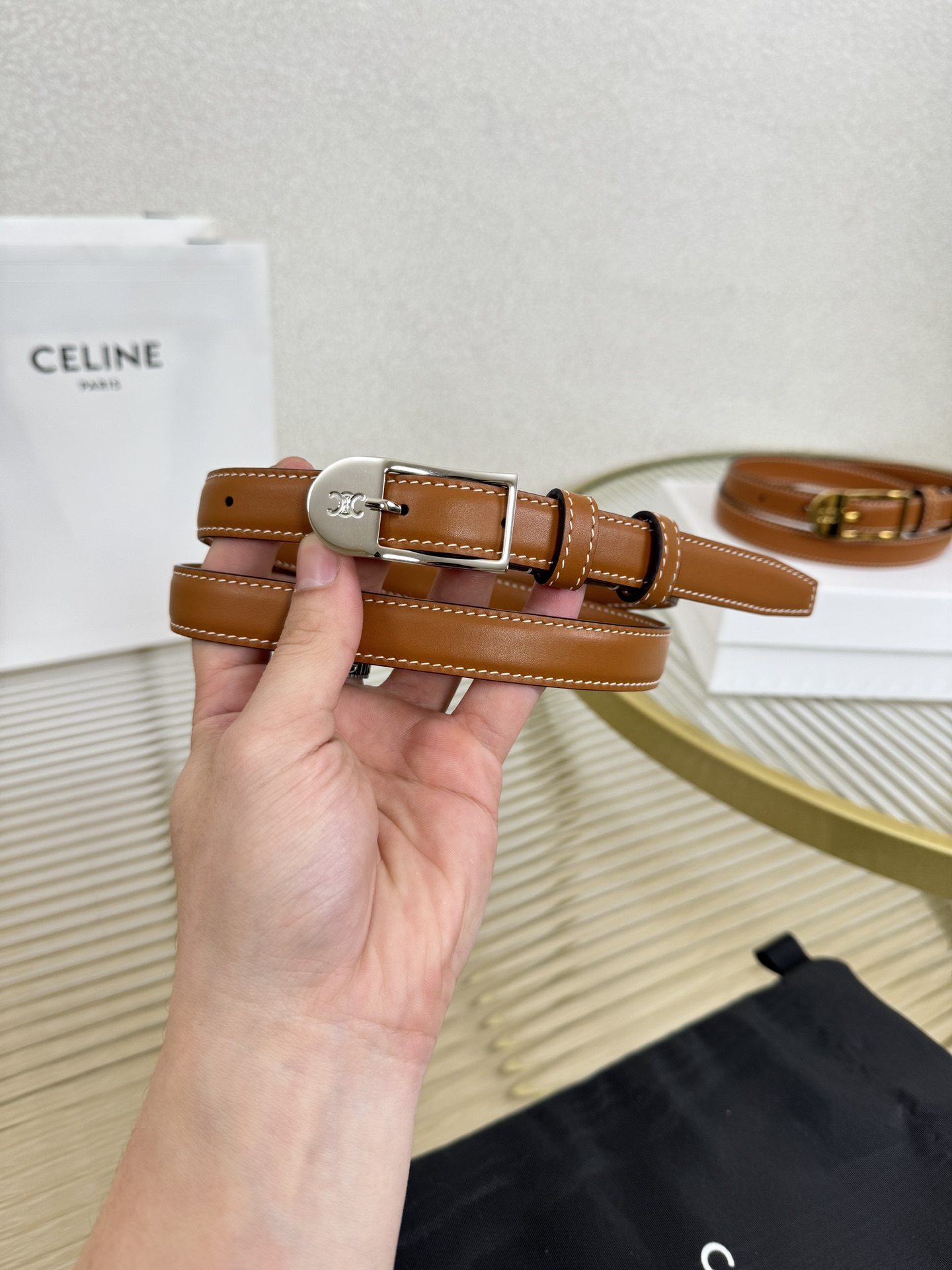 赛琳女装原单新款宽度:1.8cm精品凯旋门铜扣，正品复刻进口精选优质头层小牛皮，全粒面小牛皮，正版烫金l