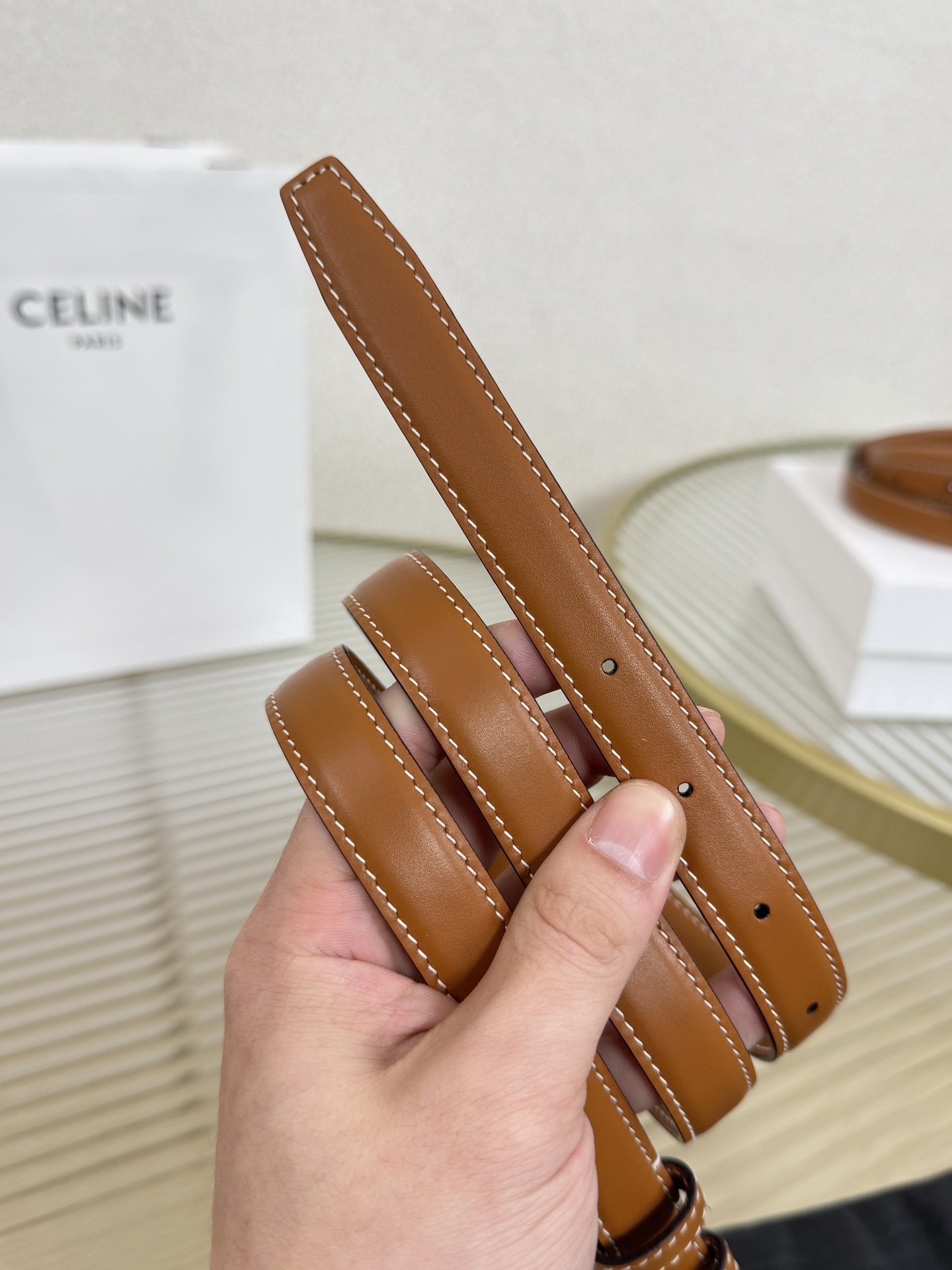 赛琳女装原单新款宽度:1.8cm精品凯旋门铜扣，正品复刻进口精选优质头层小牛皮，全粒面小牛皮，正版烫金l