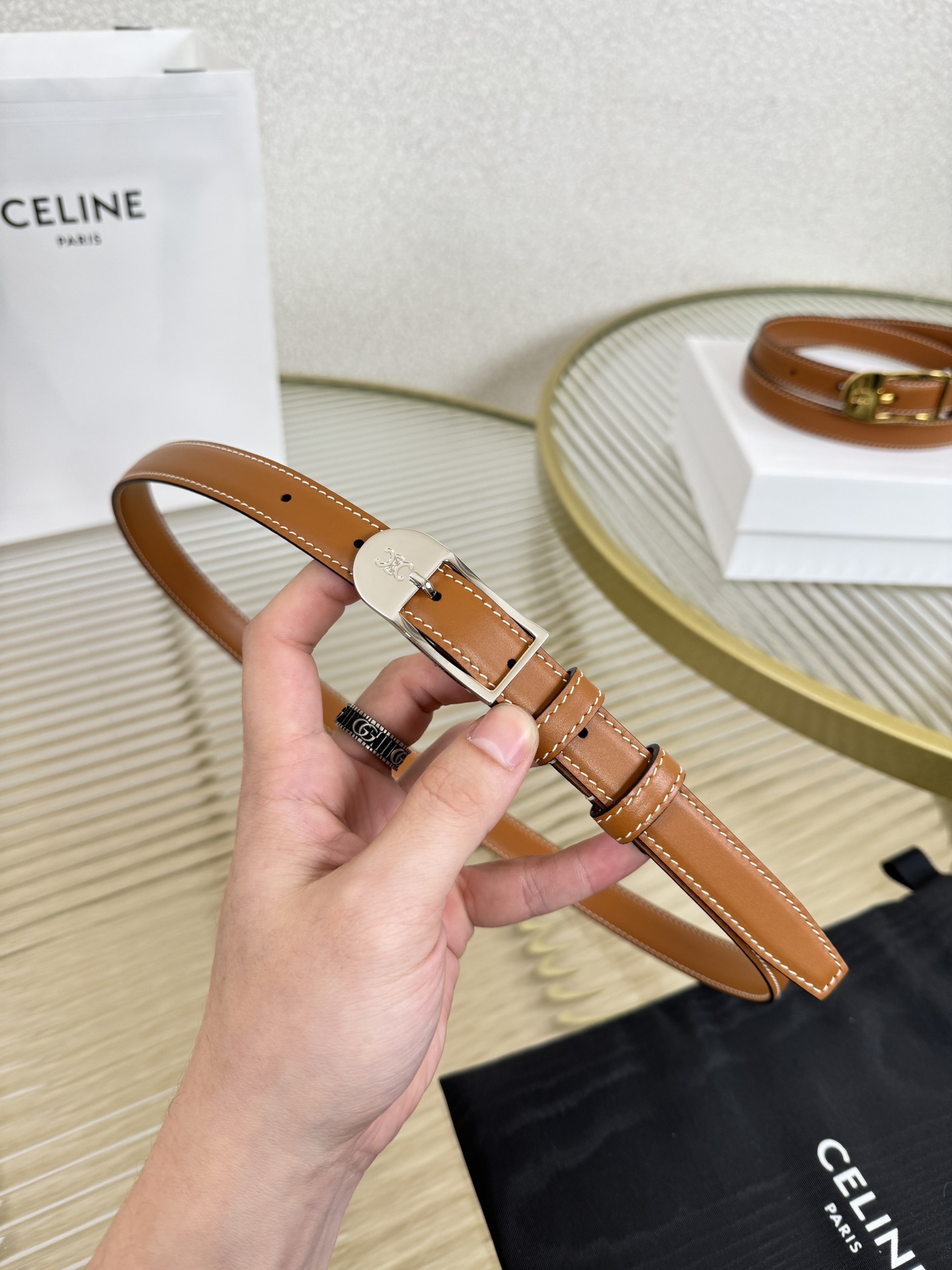 赛琳女装原单新款宽度:1.8cm精品凯旋门铜扣，正品复刻进口精选优质头层小牛皮，全粒面小牛皮，正版烫金l