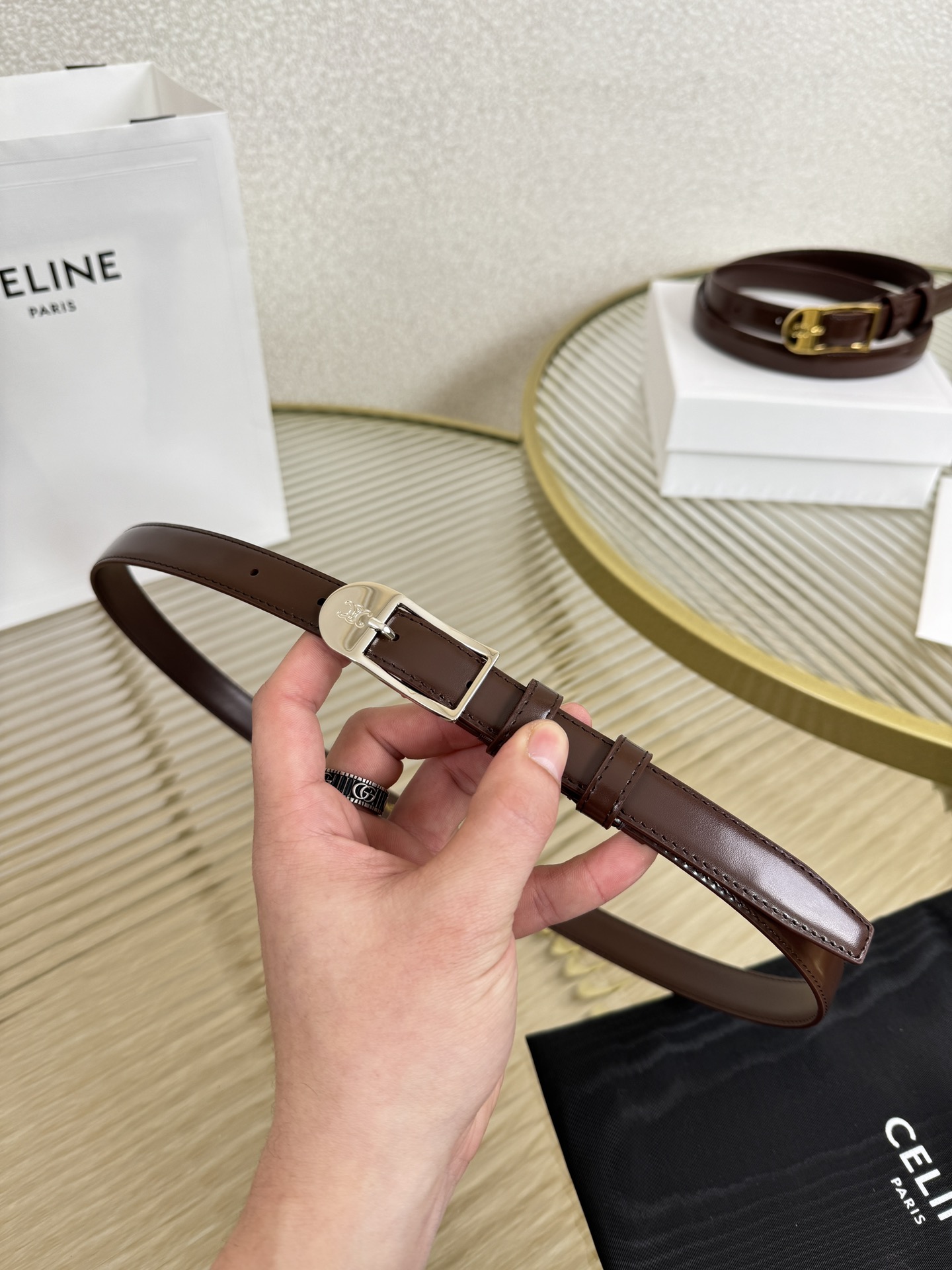 赛琳女装原单新款宽度:1.8cm精品凯旋门铜扣，正品复刻进口精选优质头层小牛皮，全粒面小牛皮，正版烫金l