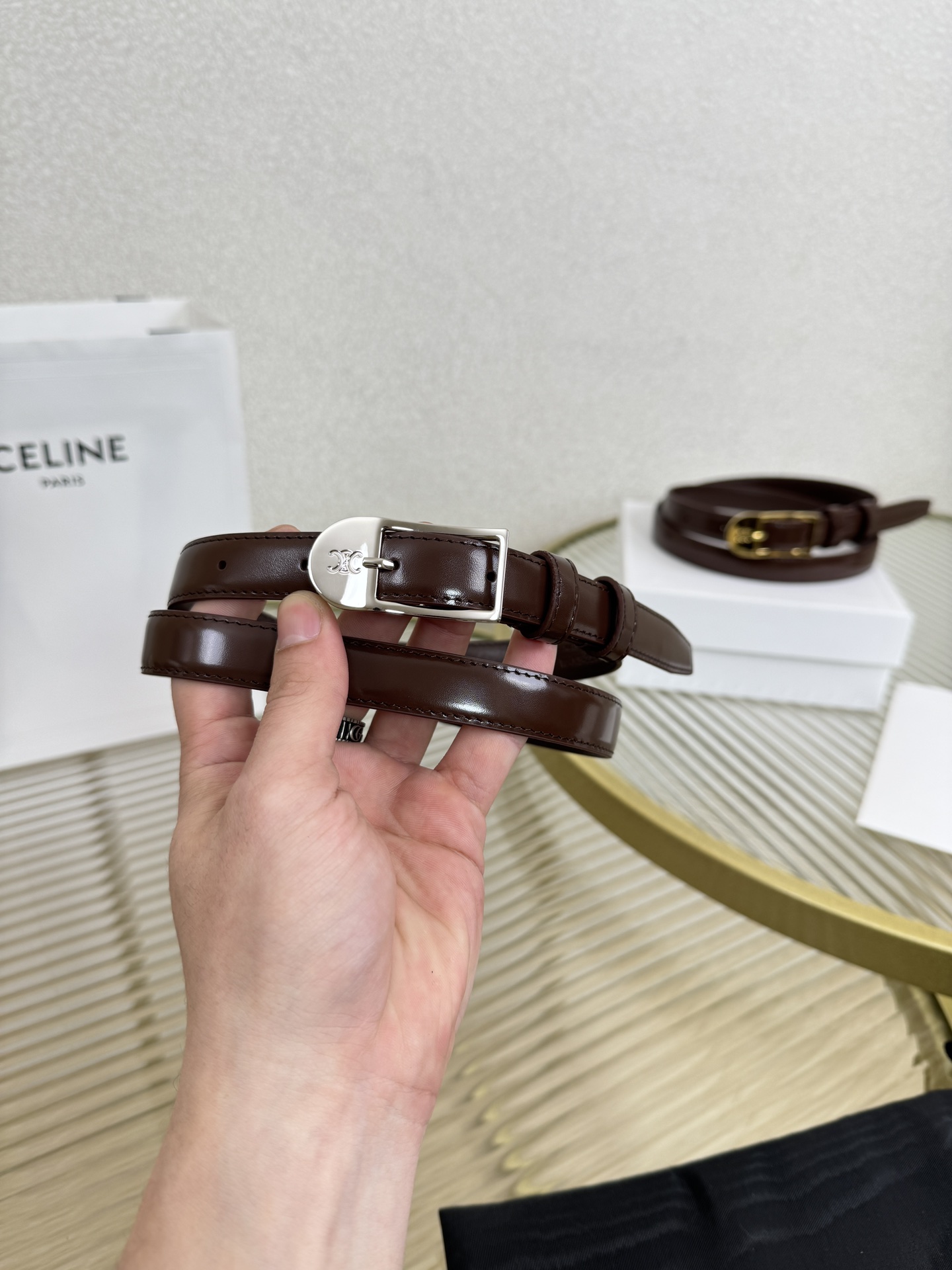 赛琳女装原单新款宽度:1.8cm精品凯旋门铜扣，正品复刻进口精选优质头层小牛皮，全粒面小牛皮，正版烫金l